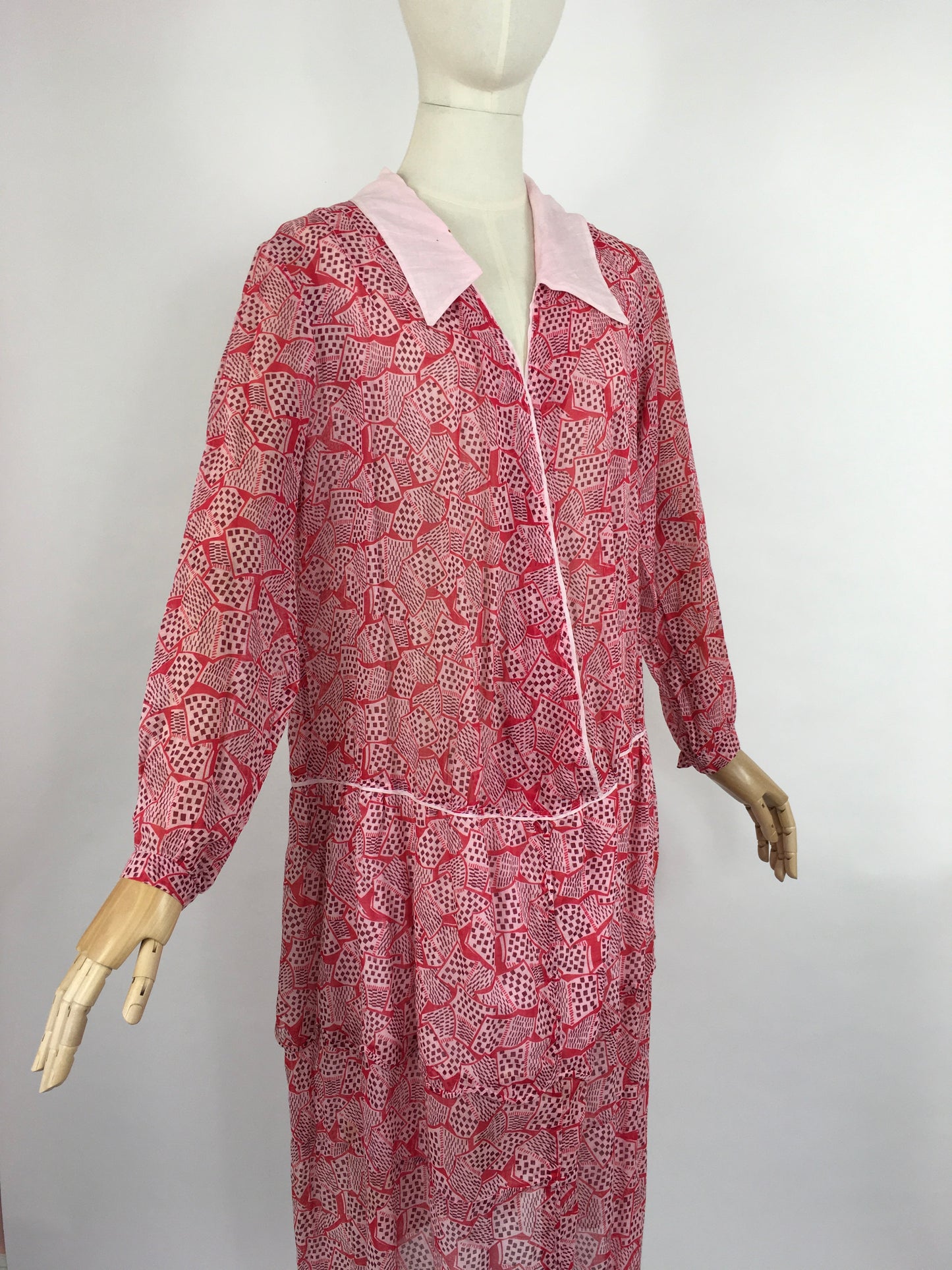 Original Early 1930s Darling Day Dress - In a Fabulous Deco Almost Book Print Cotton Lawn with Scalloped Hem Detailing