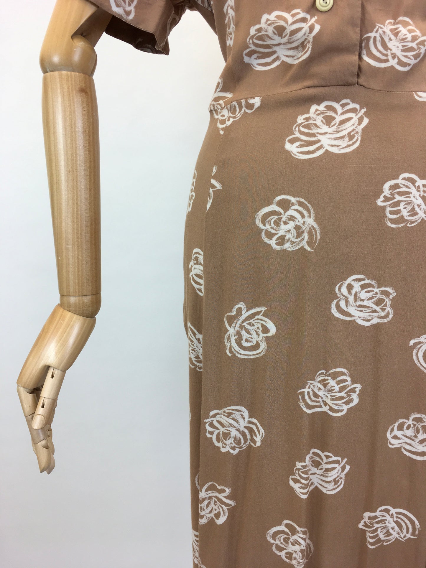 Original 1940’s VOLUP Day Dress - In A Brown & White Floral Swirl Print Cotton