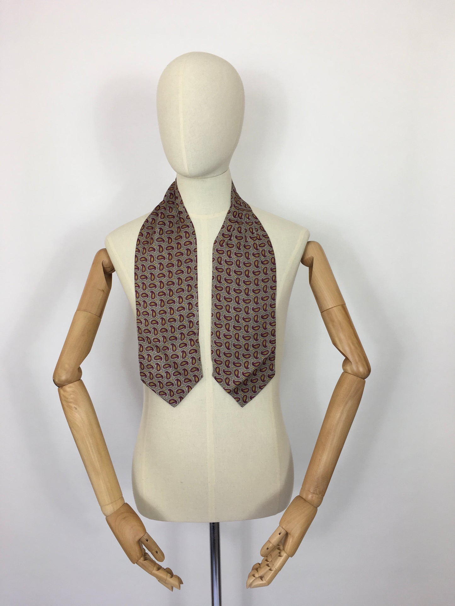 Original 1940’s Mens ‘ Sammy ‘ Silk Cravat - In a Lovely Bright Yellow and Burgundy Paisley