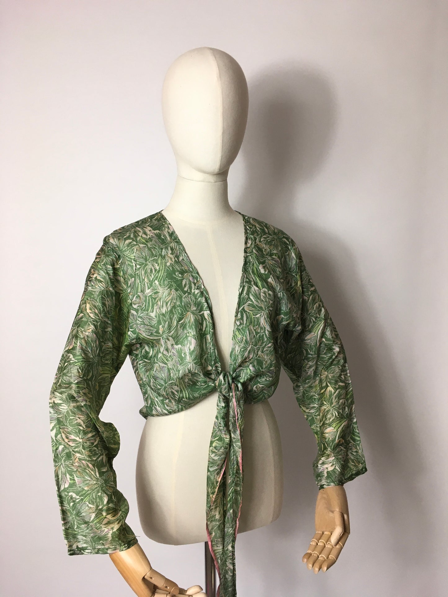 Original 1930’s Floral Silk Wrap / Bolero - In a beautiful Angelic Colour Pallet
