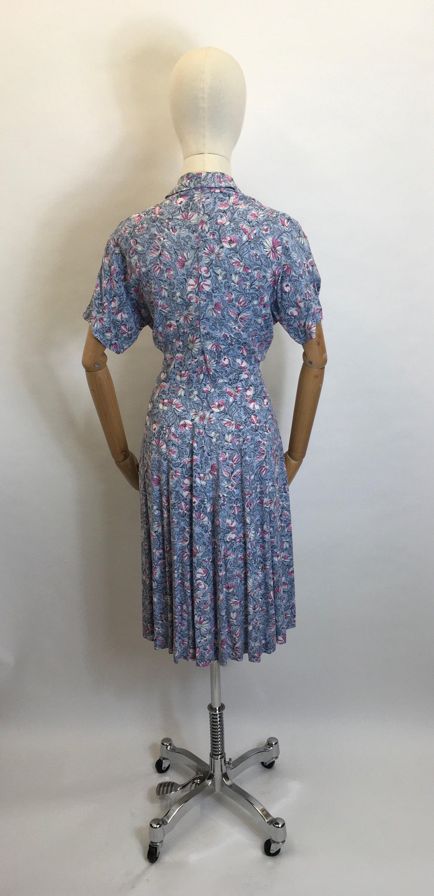 Original 1940's Floral floppy cotton day dress - Featuring aysmetrical bodice detailing
