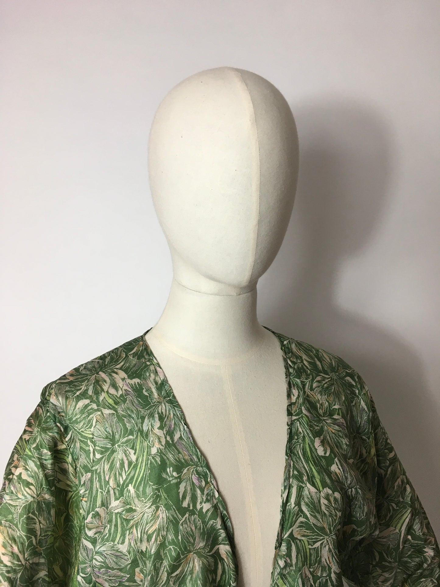 Original 1930’s Floral Silk Wrap / Bolero - In a beautiful Angelic Colour Pallet