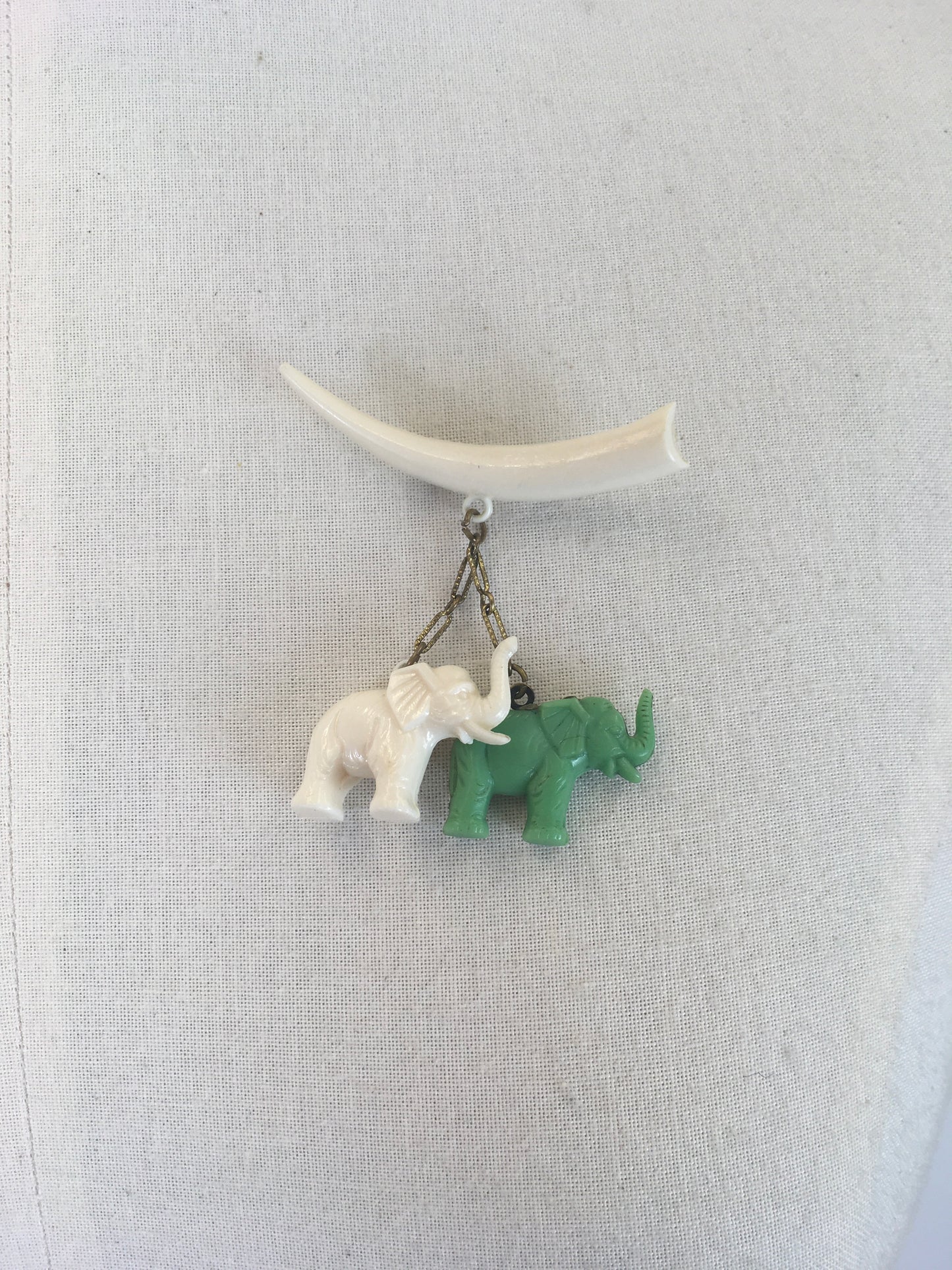 Original 1940’s Early Plastic Elephants Brooch - In Cream & Green