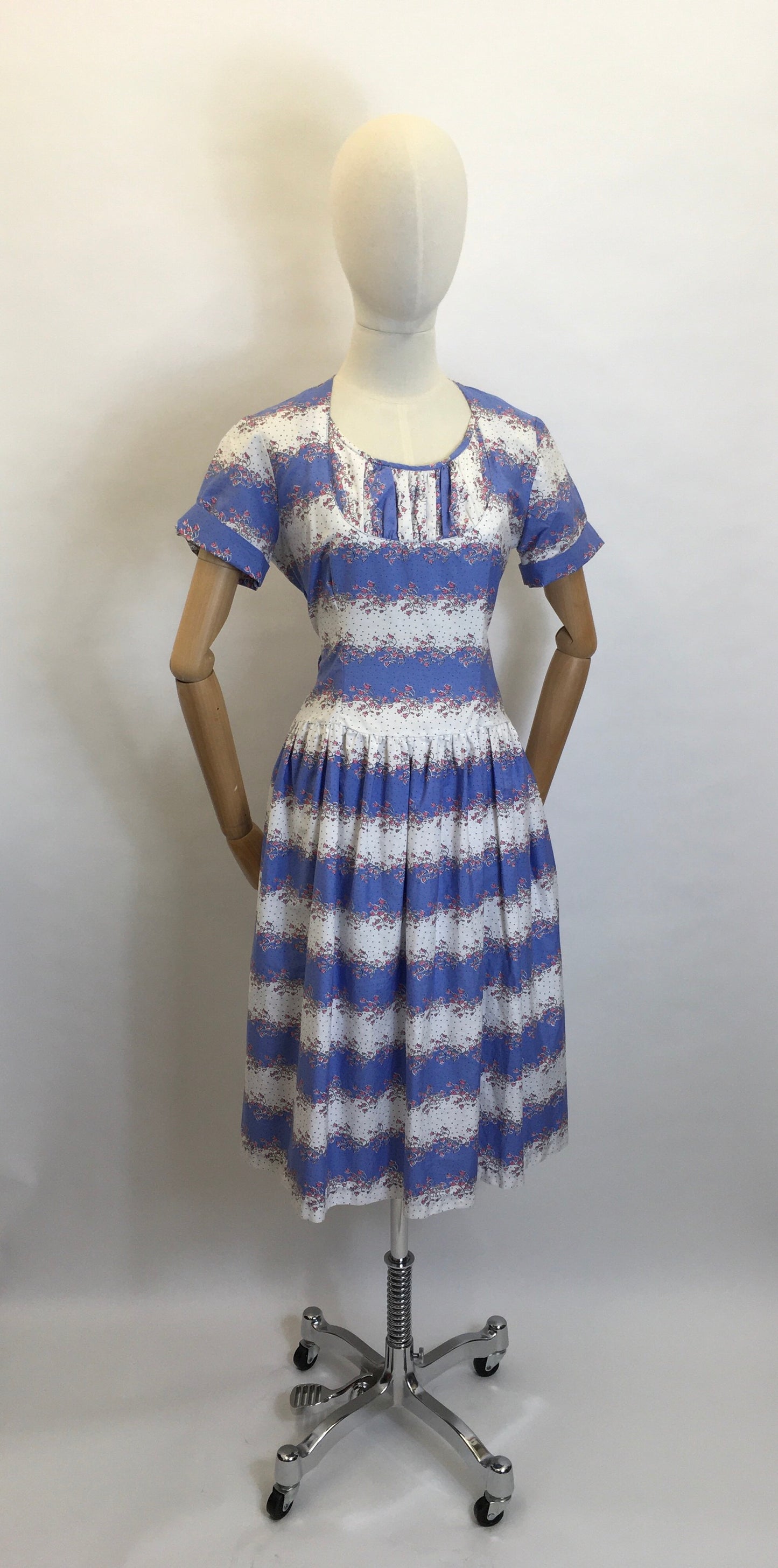 Original 1950s Cotton Day Dress - In a Beautiful Summer Colour Palette