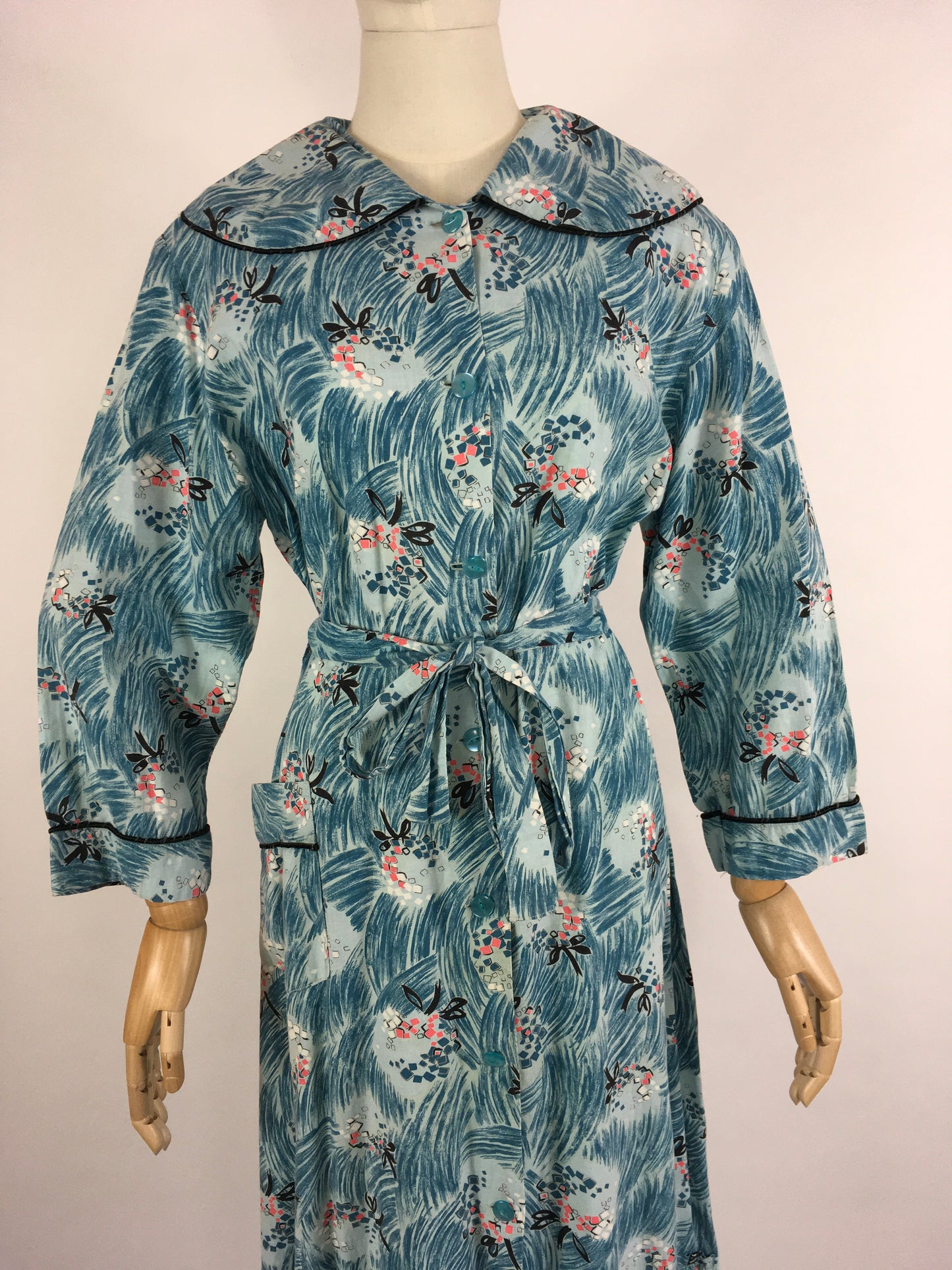 Original 1950s Housecoat by ‘ Pelaw ‘ - Made From a Beautiful Cotton In Blues, Pinks, Yellows and Blacks