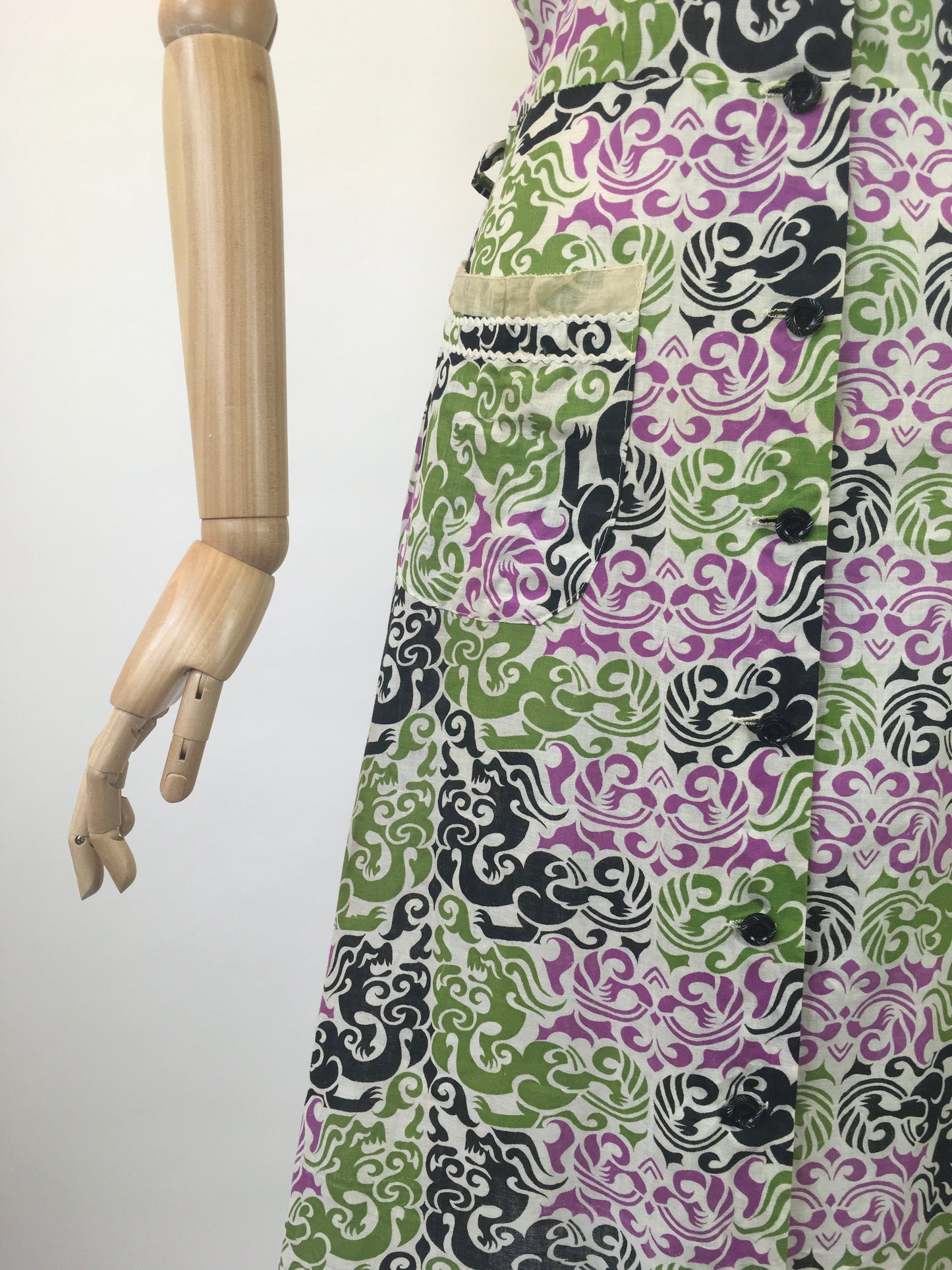 Original 1940's Stunning ' Polly Frocks Of California ' Dress - In A Vibrant Pallet Linen