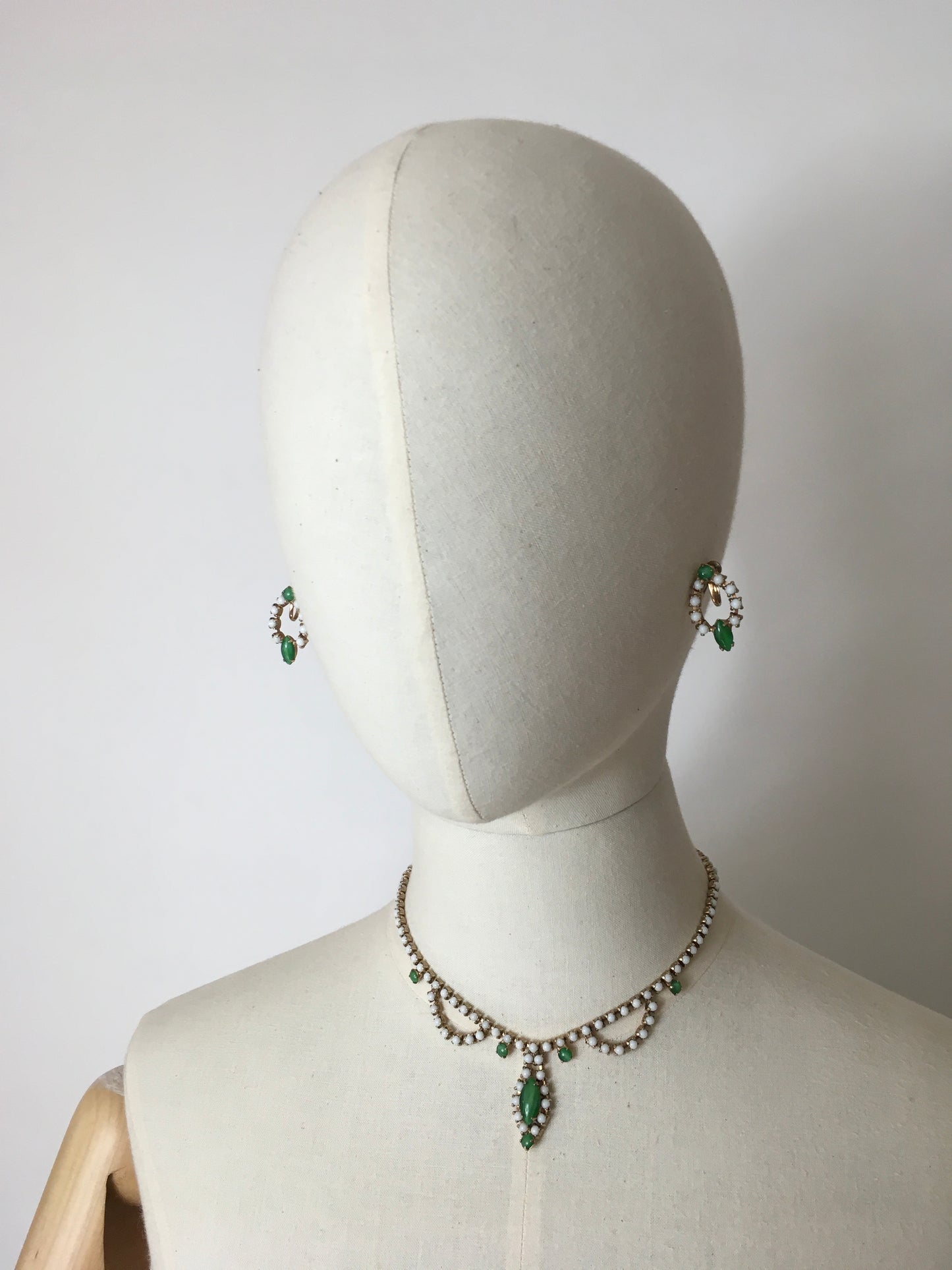 Original 1940’s Costume Jewellery Set - Lovely Set in White & Green