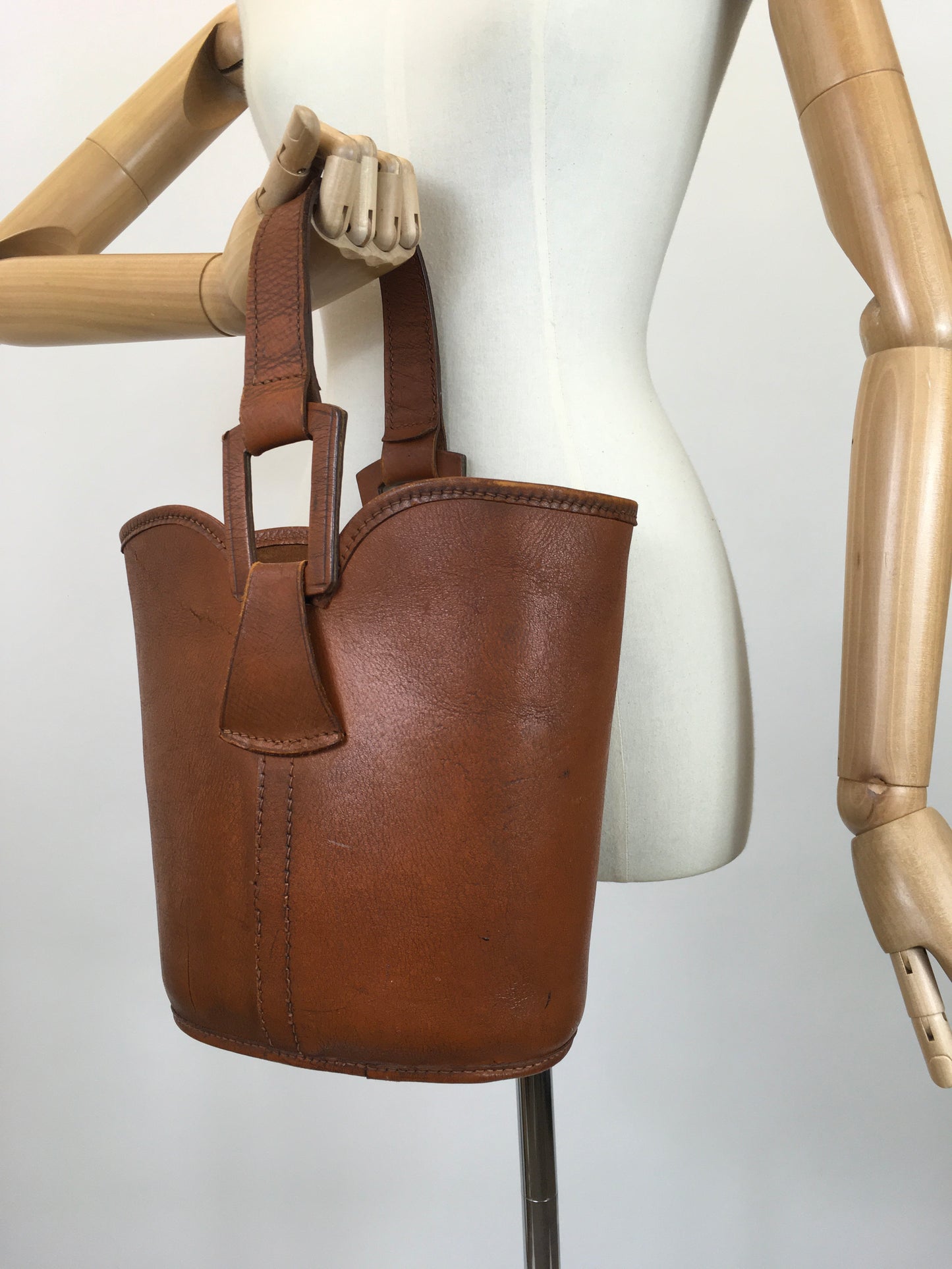 Original 1940's Fabulous Leather Bucket Bag - In A Lovely Warm Tan