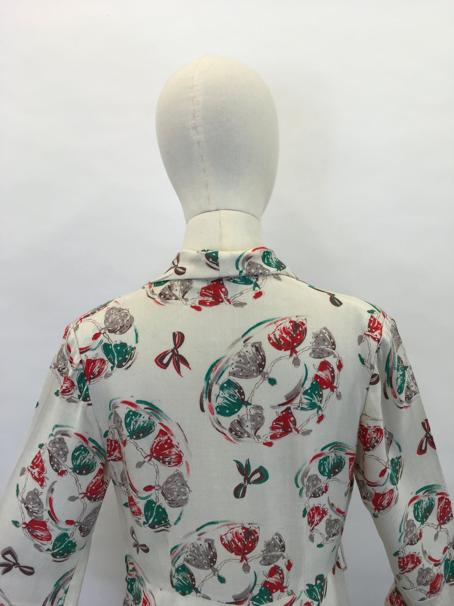 Original 1940’s STUNNING Moygoshal Linen Novelty Print Dress - Featuring Ballerinas and Bows