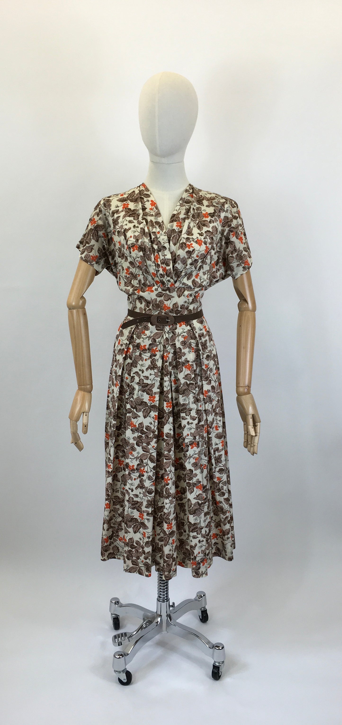 Original 1940's Beautiful Day Dress in Warm Browns, Rust & Cream - By ' Park Lane Frocks'