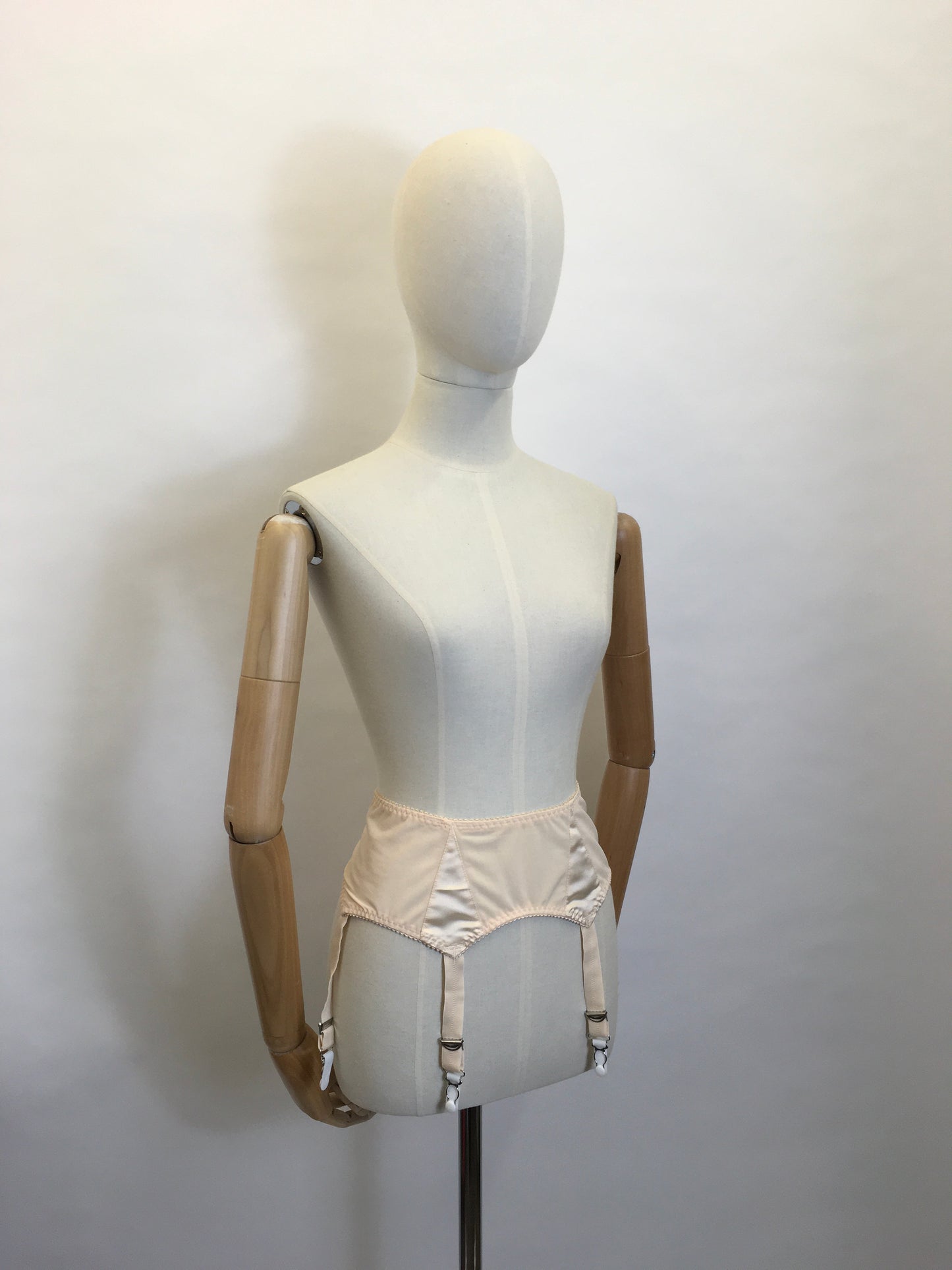 What Katie Did Lingerie - Harlow Nouveau Suspender Belt Peach