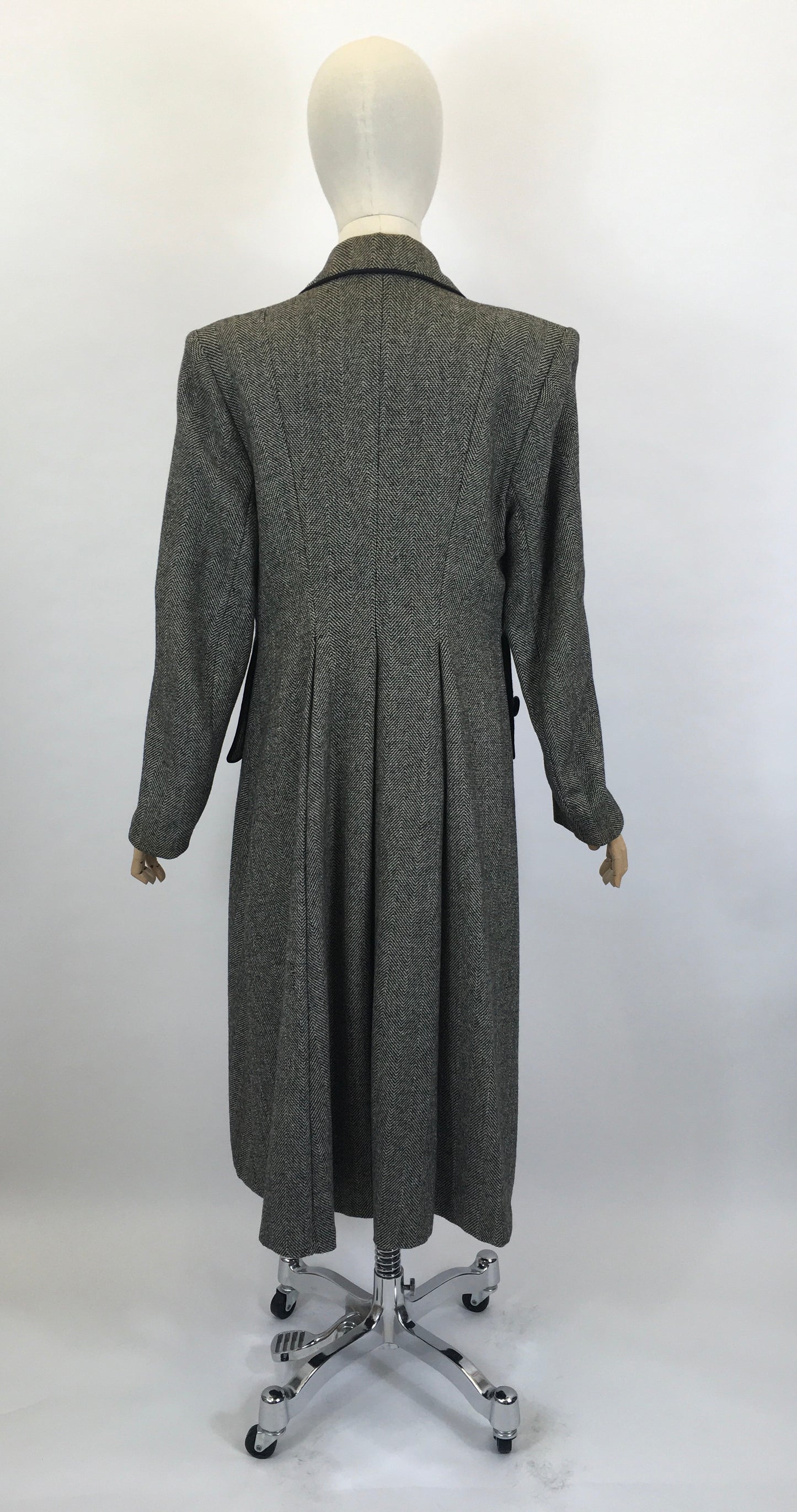 Original 1940’s SENSATIONAL Black Herringbone Tweed Woollen Coat - Made By ‘ Fredella Model ‘