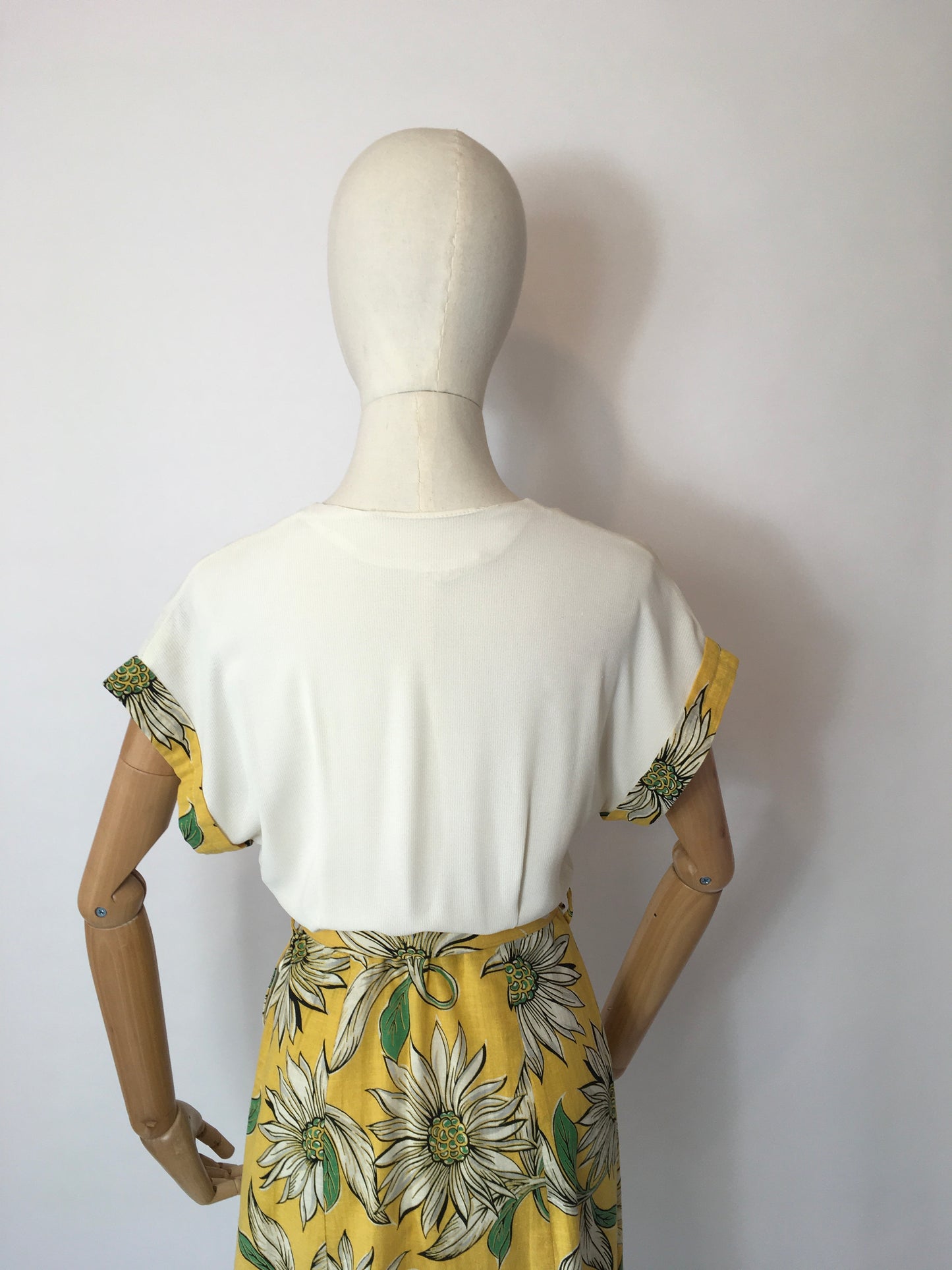 Original 1940’s Stunning Summer Dress - Vibrant Colour Floral Print