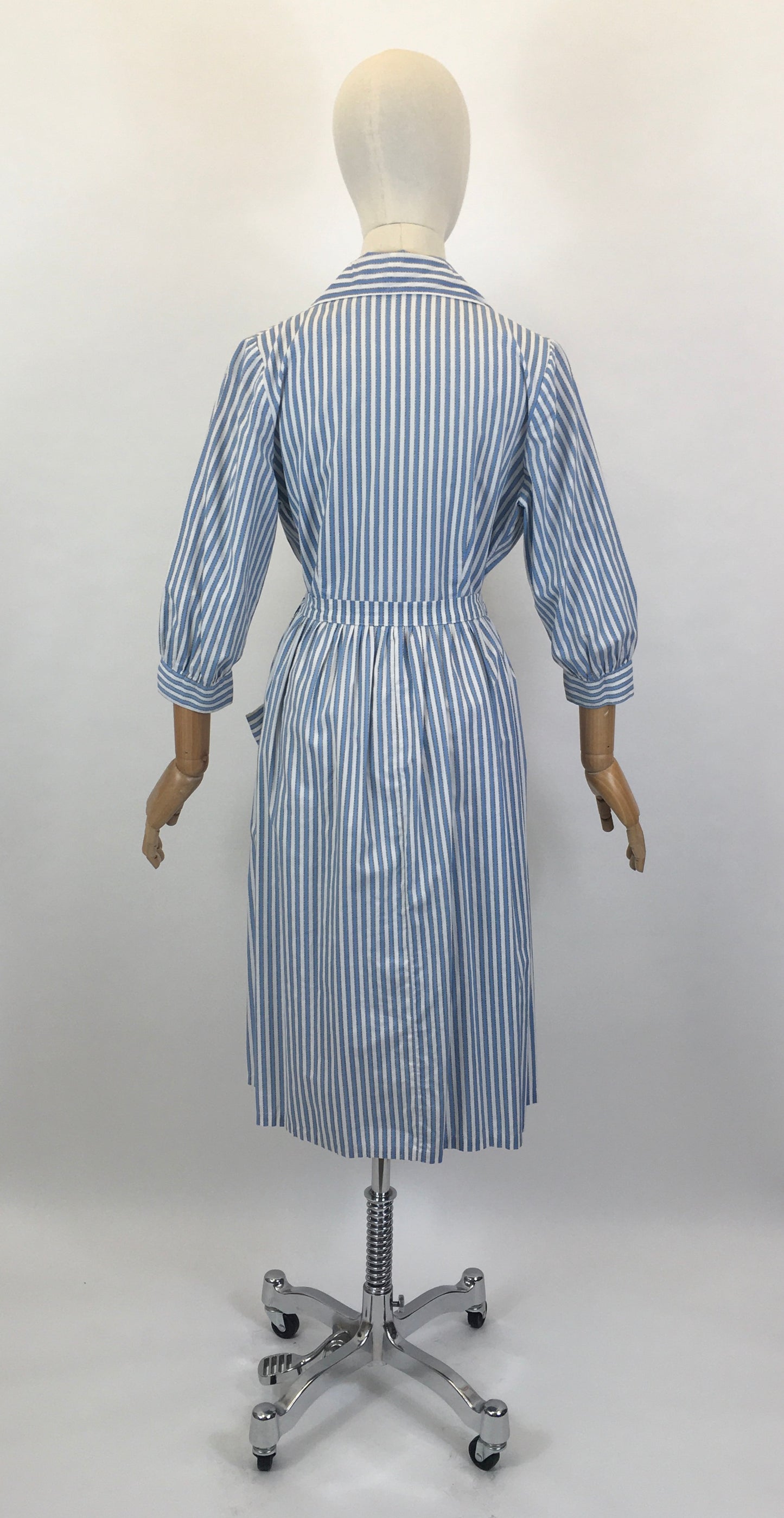 Original 1950’s Darling Blue & White Shirtwaister Dress - With A Classic 50’s Silhouette