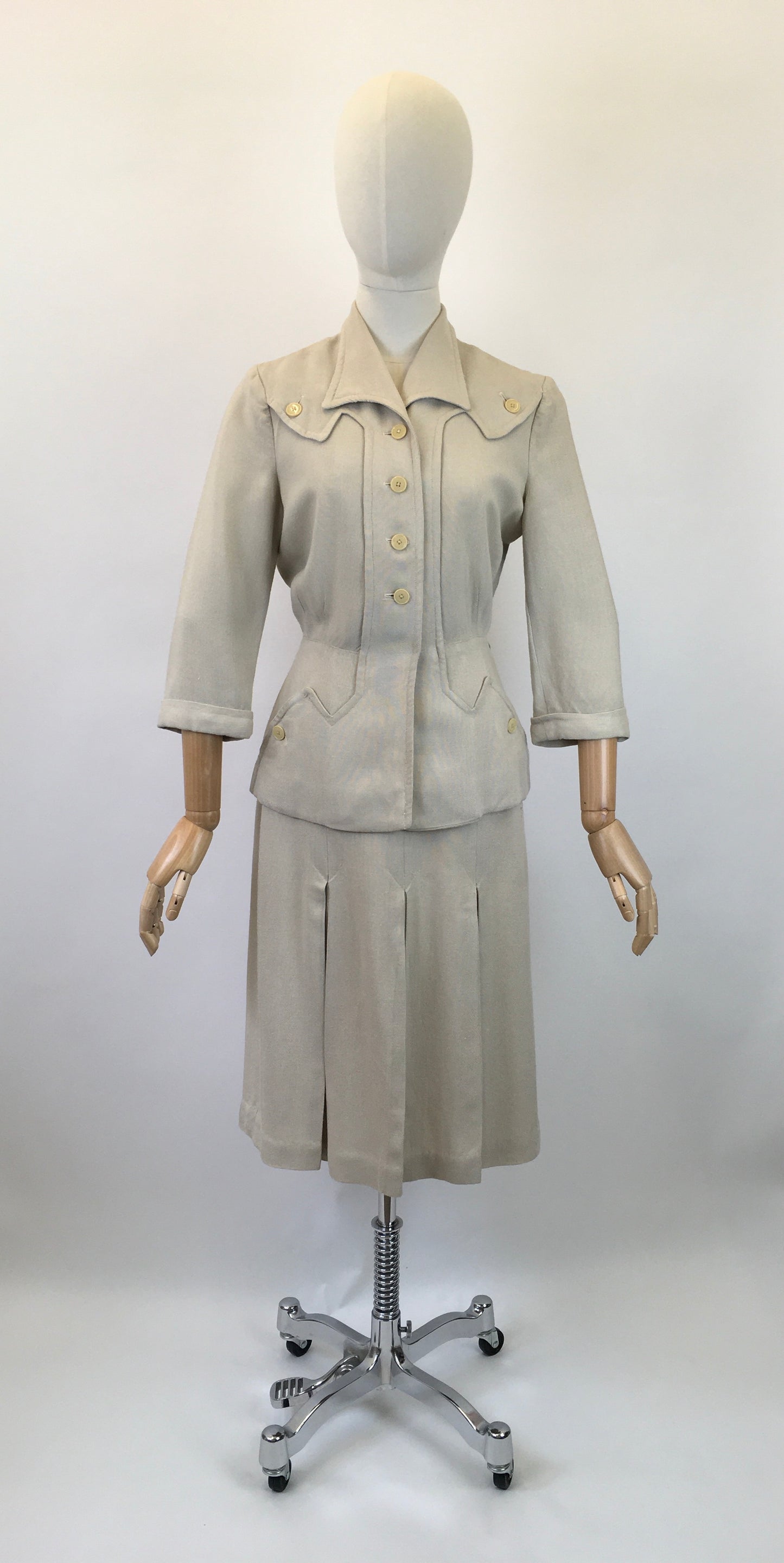 Original Early 1940’s Sensational Moygashal Linen 2pc Suit - By ‘ Fashion Sport’