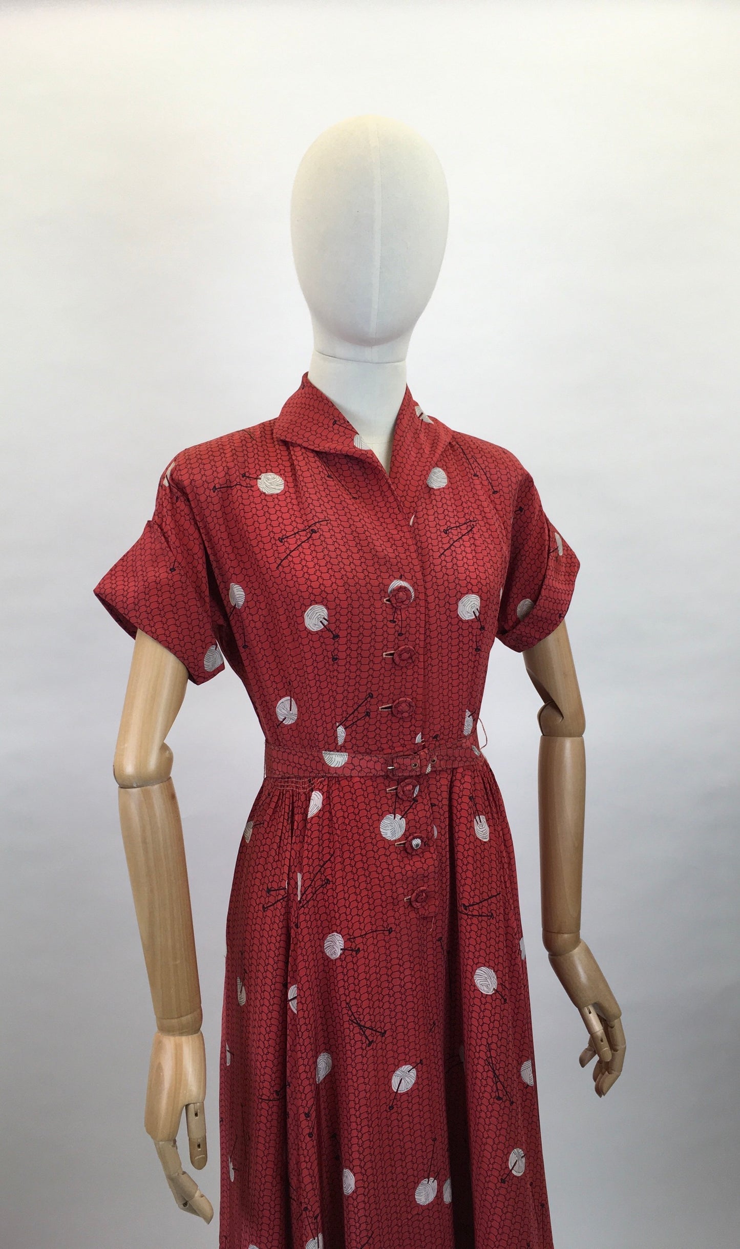 Original 1940’s ‘ Leslie Fay’ Novelty Print Rayon Dress - In a STUNNING knitting Needle and Yarn Print