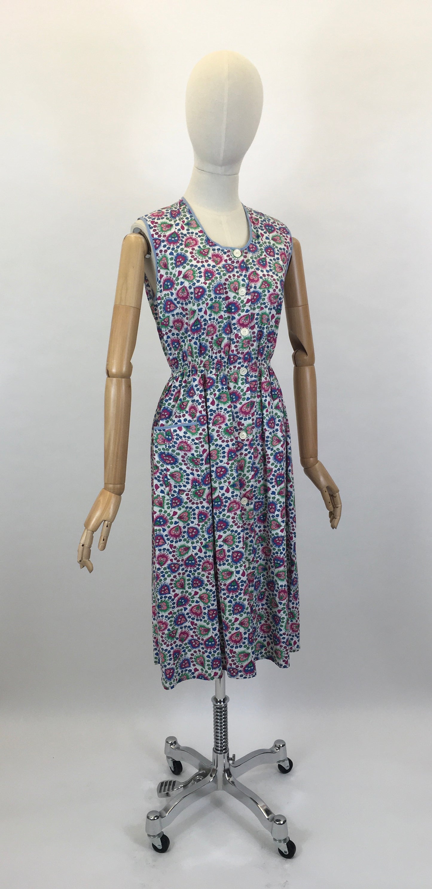 Original 1940’s Cotton Button Front Dress - In A Fabulous Floral Print