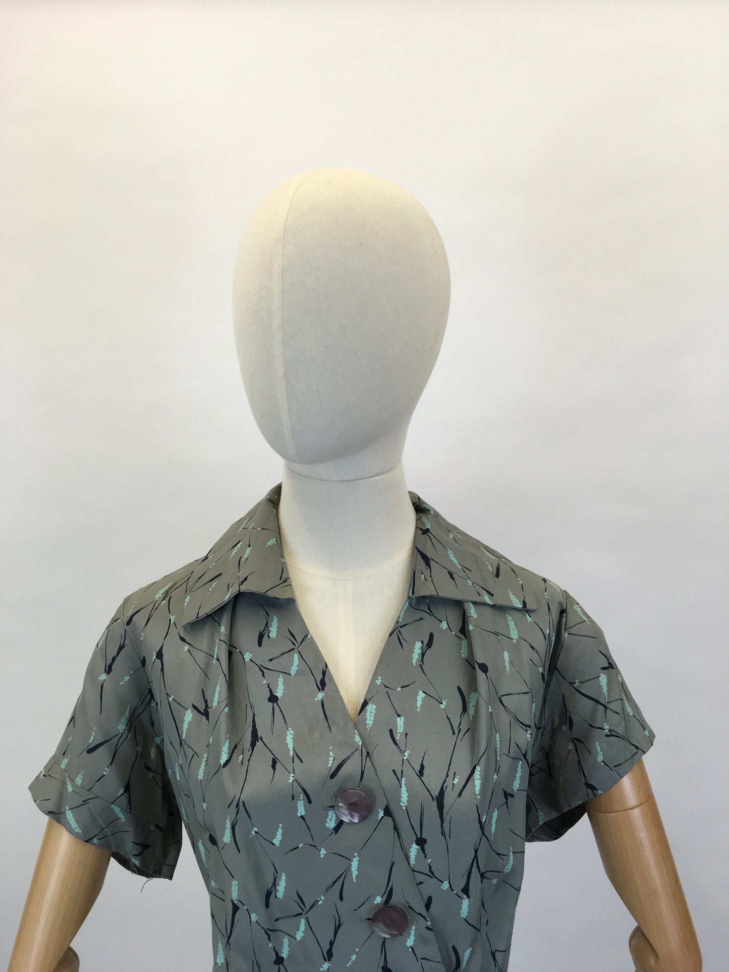 Original 1950’s Fabulous 2pc Dress & Jacket Set - In A Lovely Slate Grey with Turquoise and Black Print