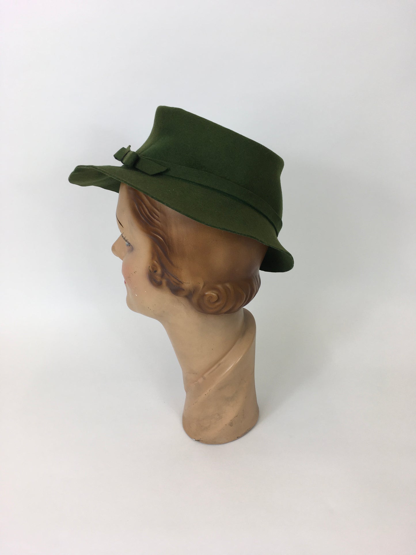 Original Late 1930’s / 1940’s Bottle Green Hat - With Bow and Suede Floral Arrangement