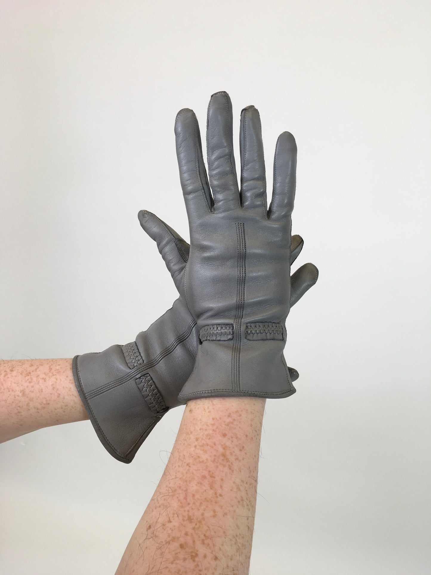 Original Fabulous 1940's CC41 Utility Gloves - In A Powdered Grey Leather