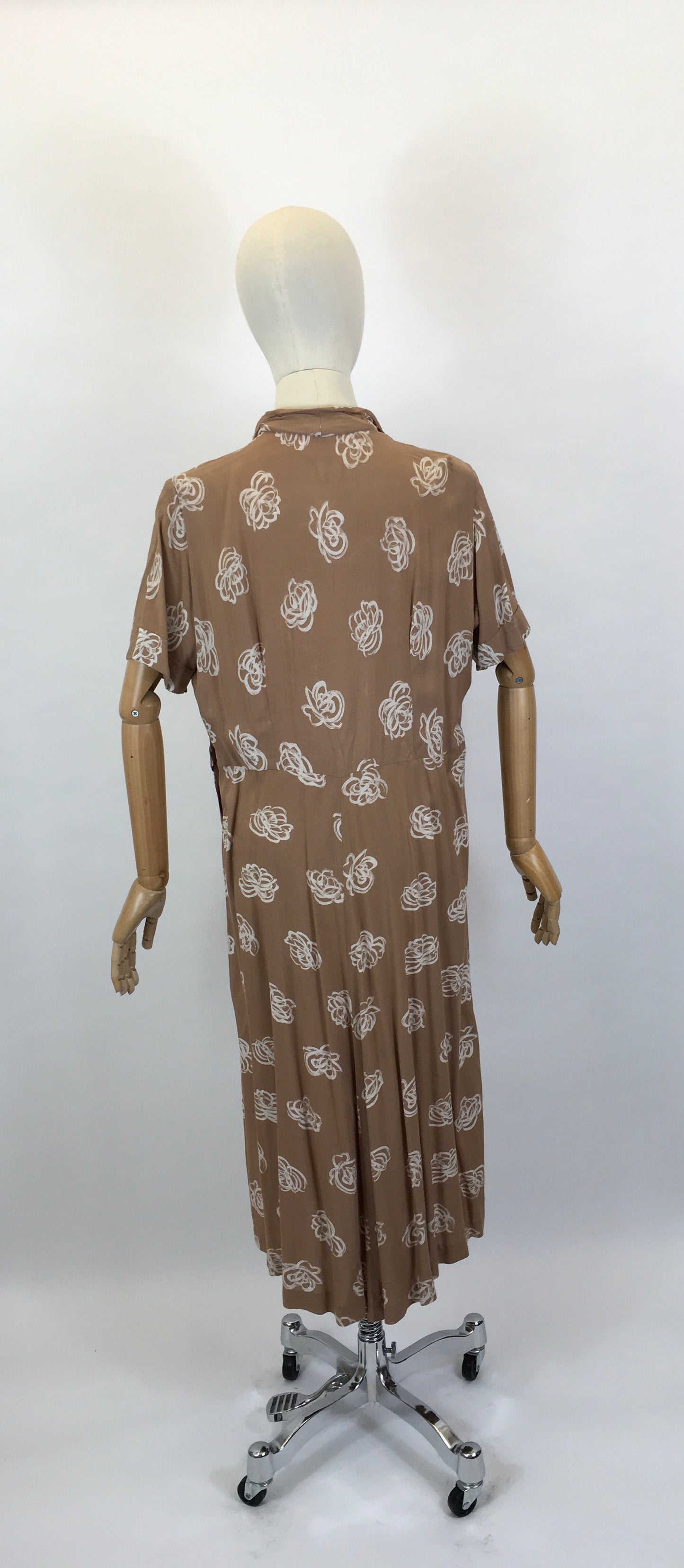 Original 1940’s VOLUP Day Dress - In A Brown & White Floral Swirl Print Cotton