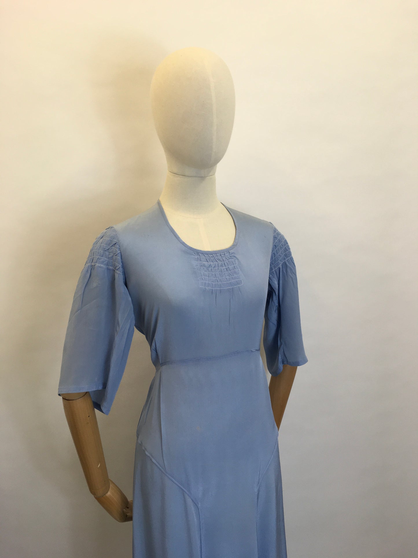 Original 1930's Exquisite Powder Blue Silk Dress - Fabulous Shirred Sleeve Detailing