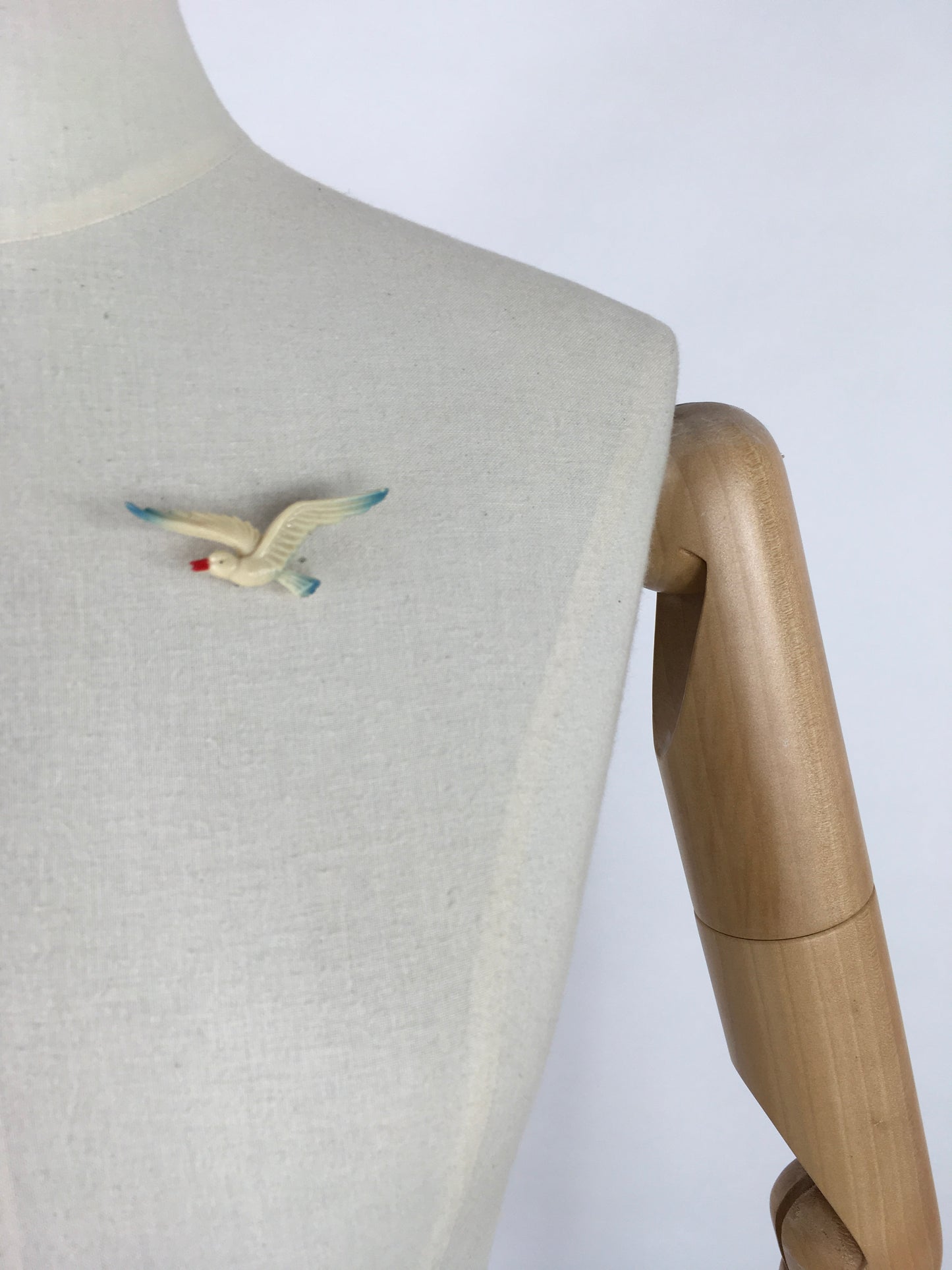 Original 1940s Celluloid Seagull Brooch - With lovely Details and Colourings
