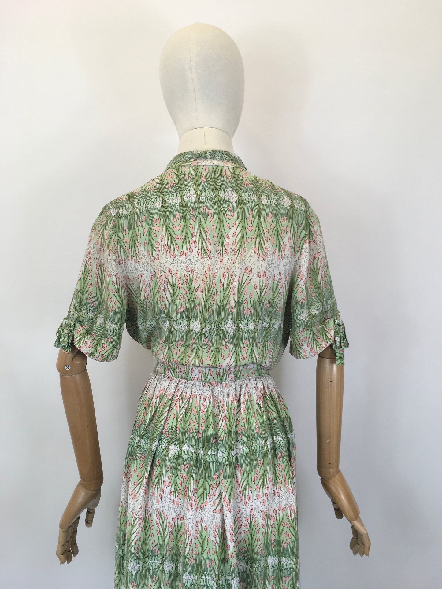 Original 1940’s Stunning Rayon Crepe Dress - In the Prettiest Floral in Powdered Rose and Green
