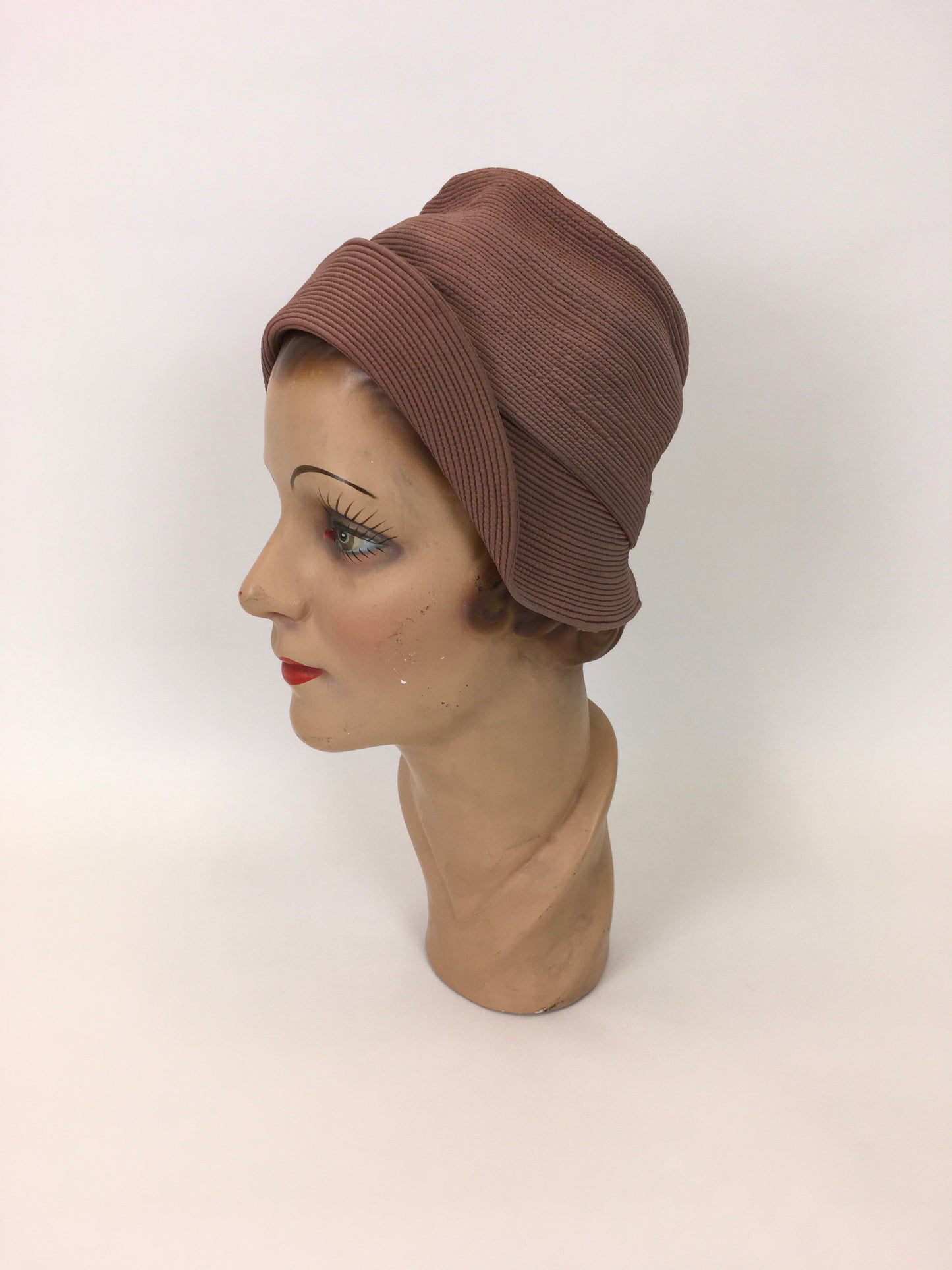 Original 1930s Exquisite Pale Rose Cloche Hat - Labelled ‘ Henry Heath’, A London Maker