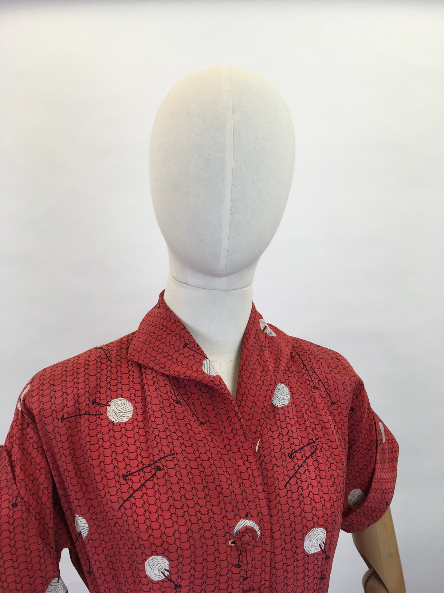 Original 1940’s ‘ Leslie Fay’ Novelty Print Rayon Dress - In a STUNNING knitting Needle and Yarn Print