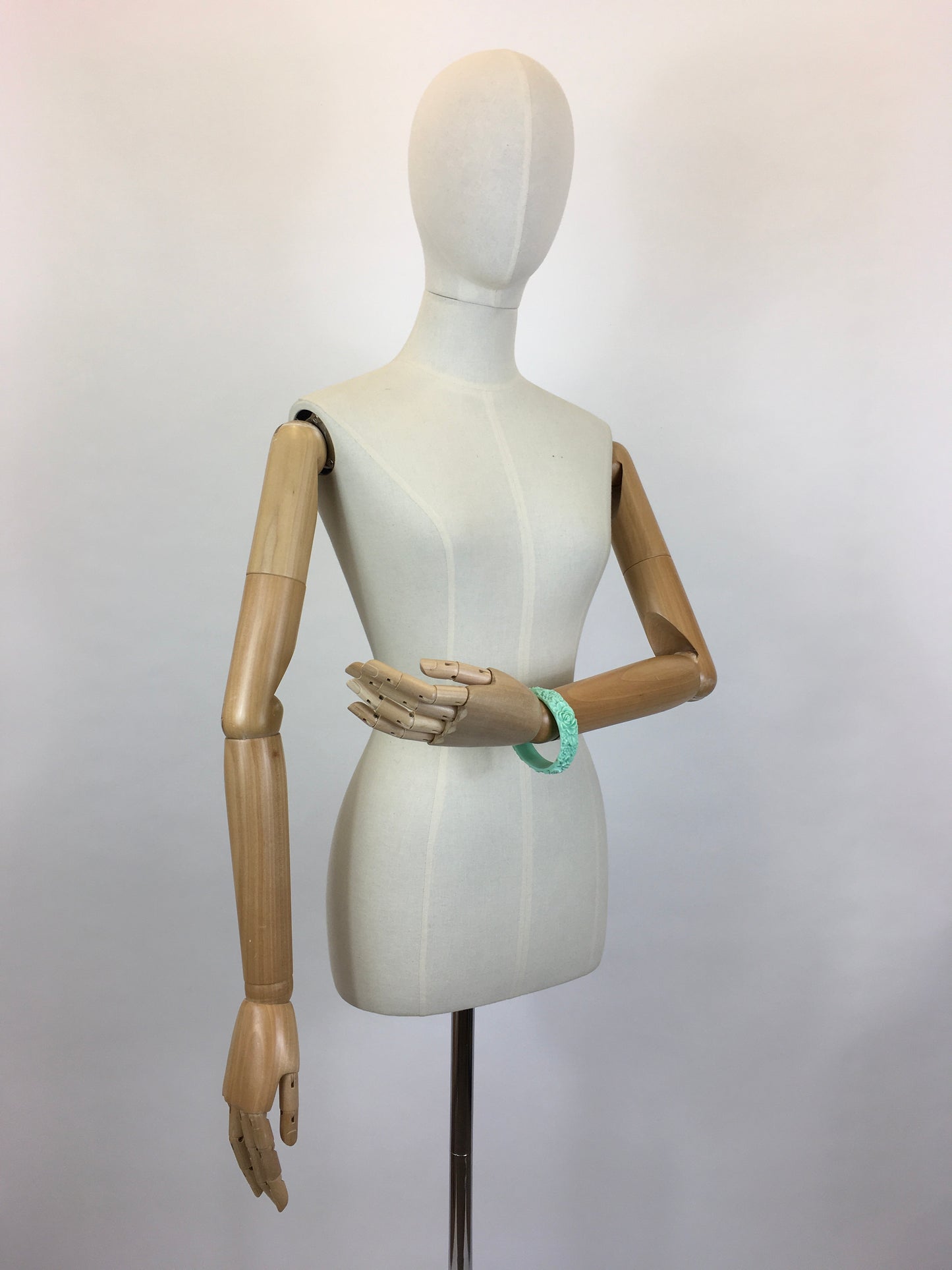 Original 1950’s FABULOUS Pastel Green Plastic Bangle - With Carved Floral Detailing