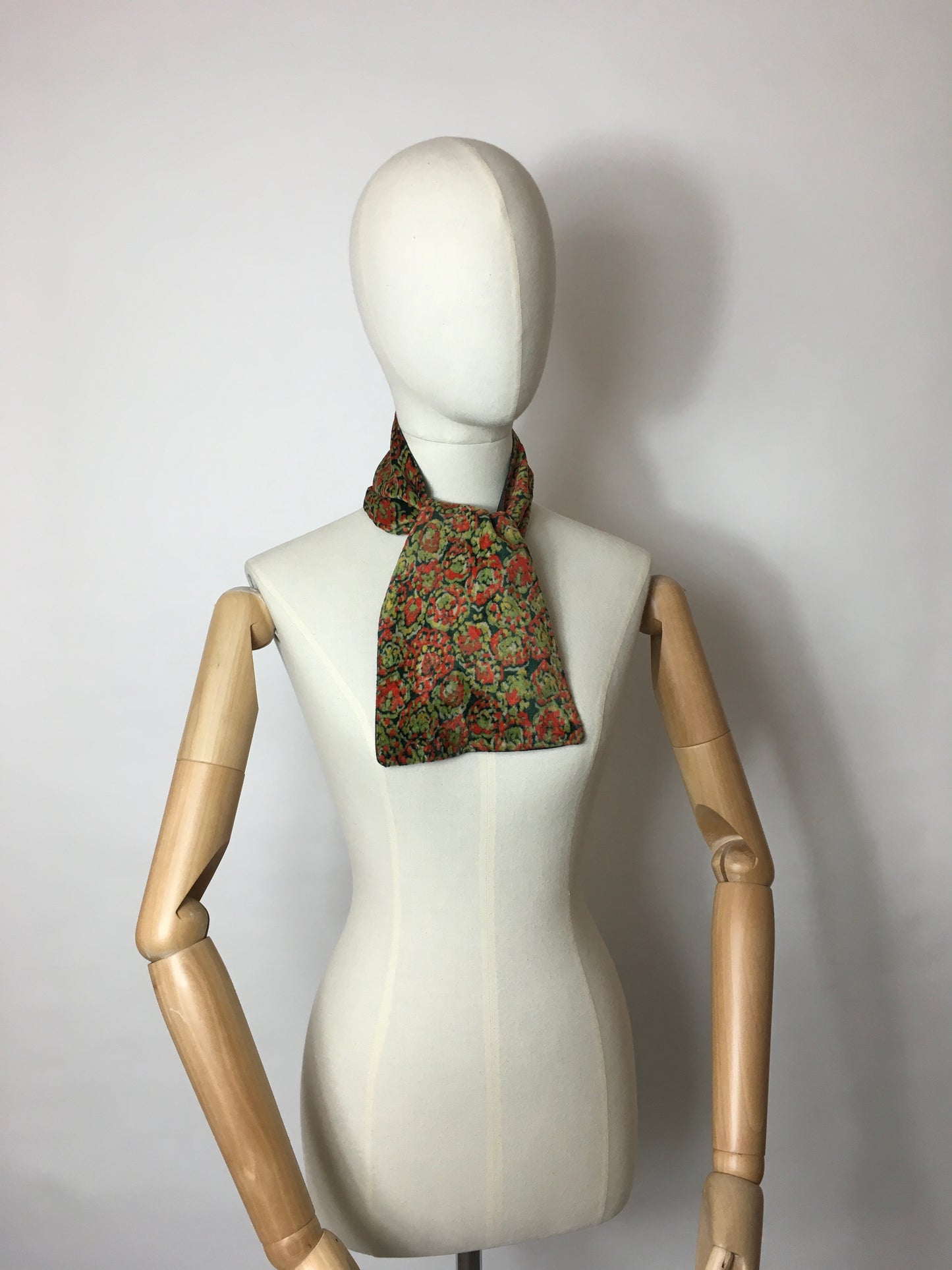 Original 1940’s Velvet Tippet with Crepe Lining - Lovely rich Colour Pallet