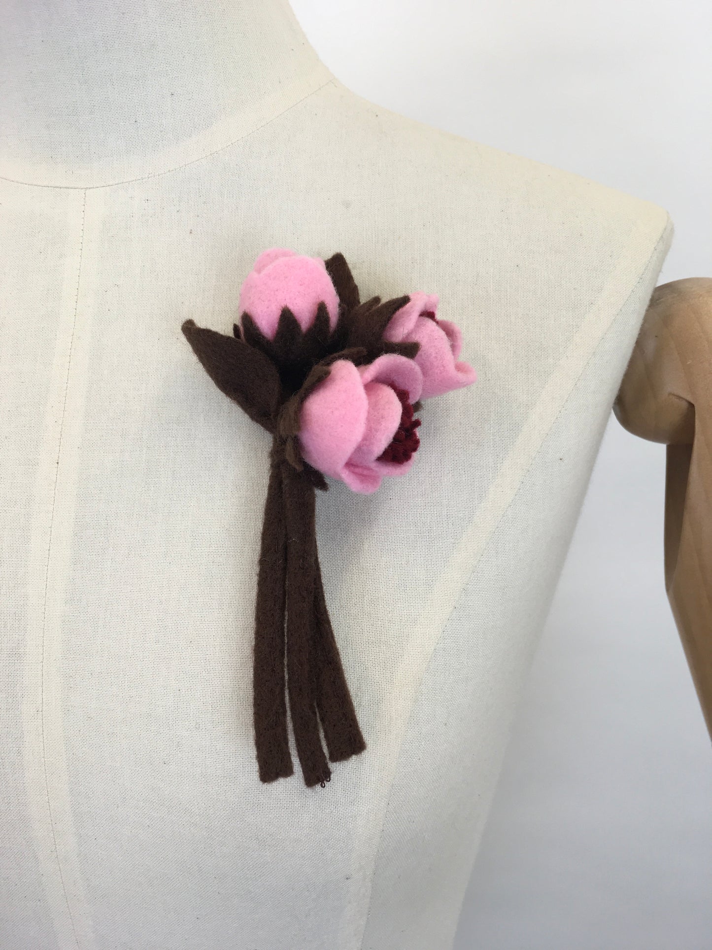Reproduction 1940s Make Do and Mend Felt Flower Corsage Brooch - In Pink  & Green