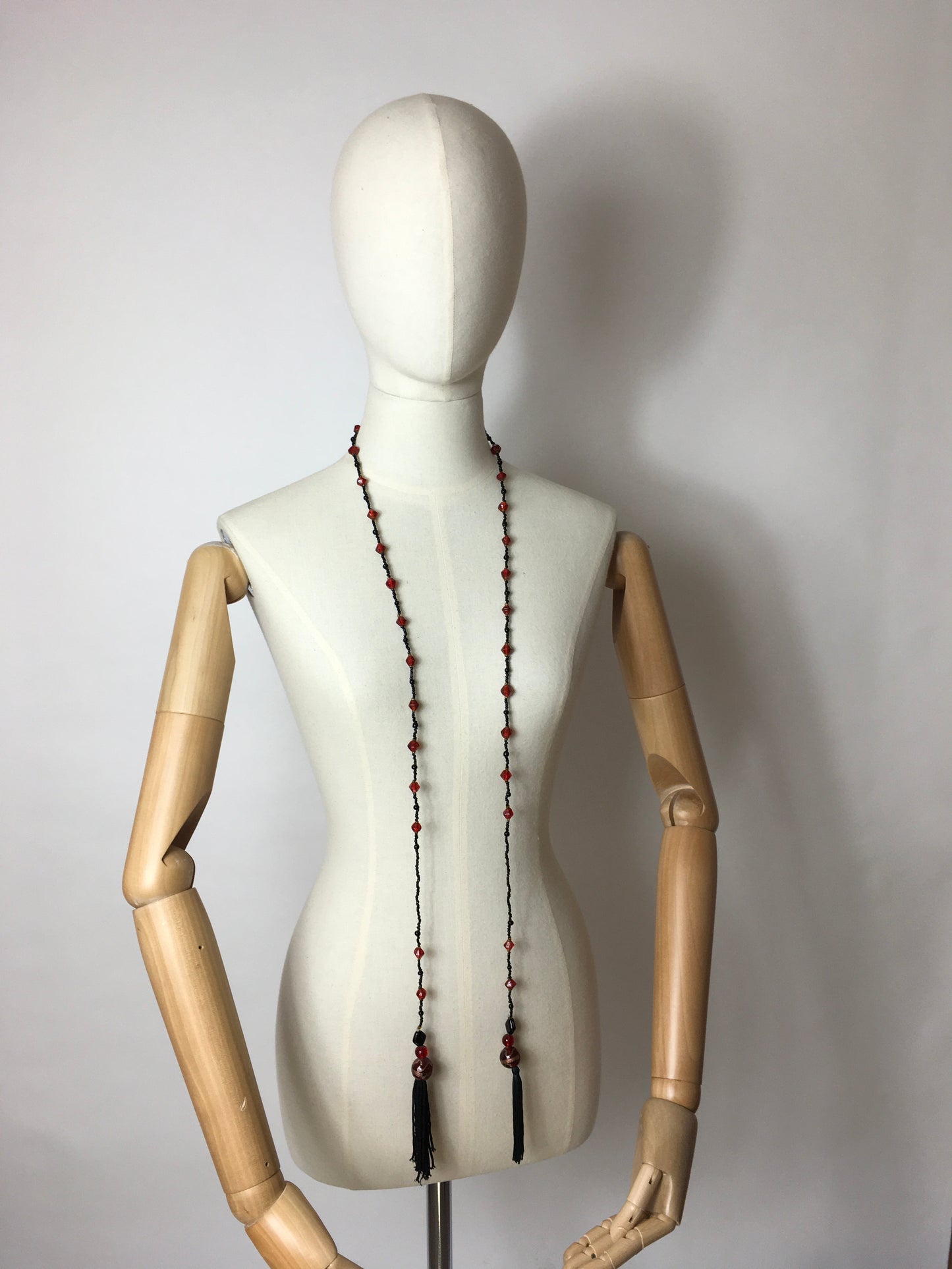 Original 1920s Flapper Glass Beaded Necklace - Fabulous Red & Black Colours