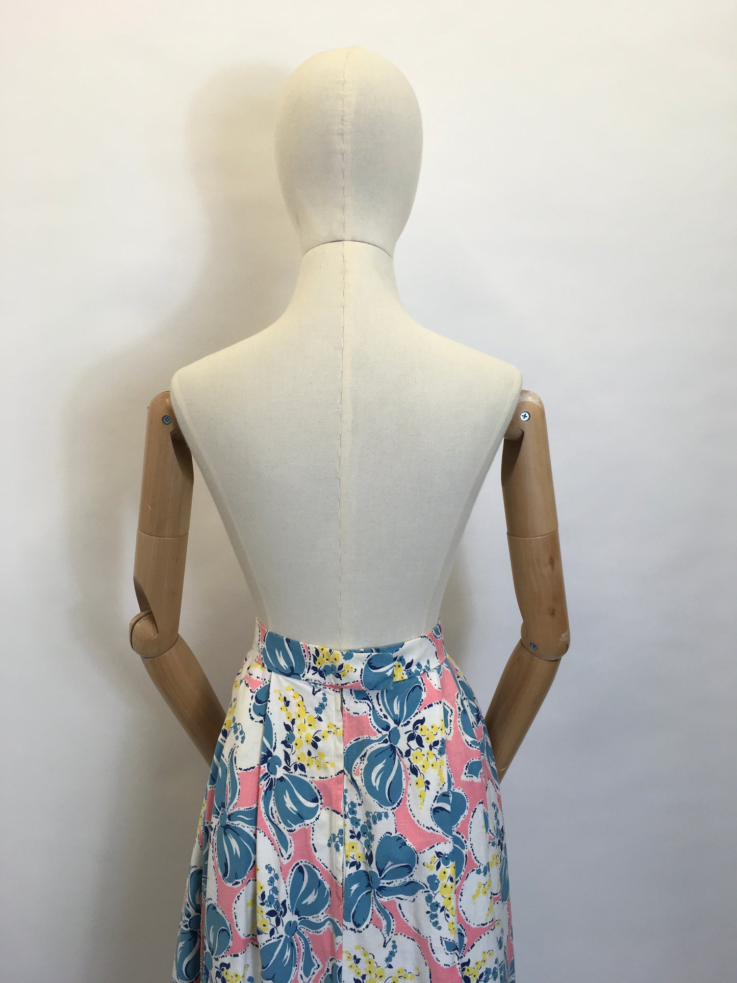 Original Early 1950s Cotton Circle Skirt - Featuring Beautiful Flowers & Ribbons Print