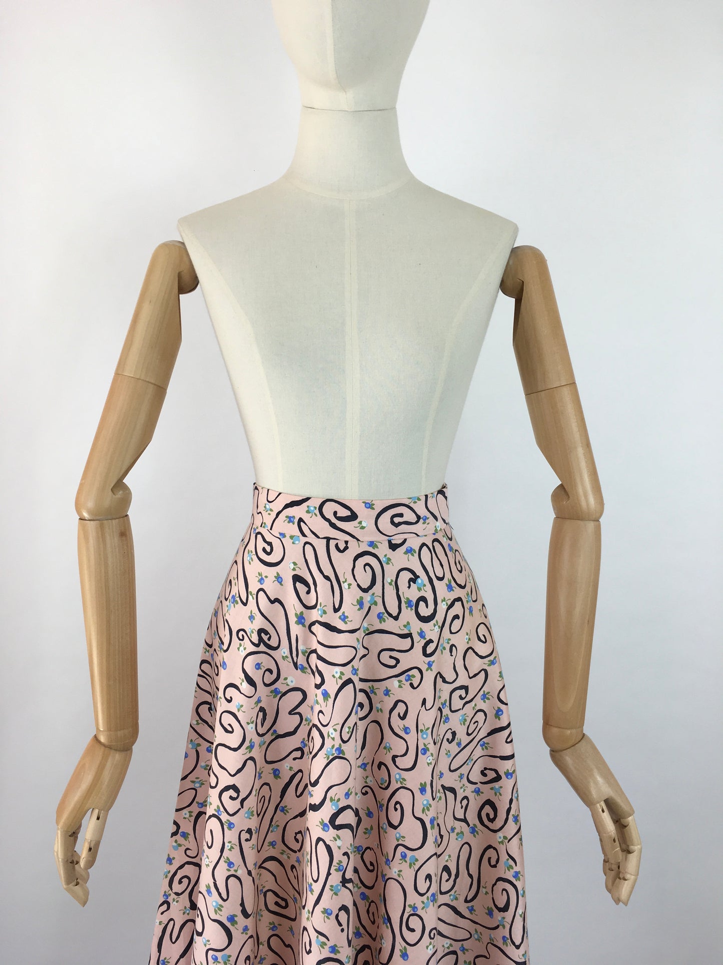 Original Late 1940s Full Circle Skirt - In a Lovely Floral and Swirl Pattern Cotton Sateen