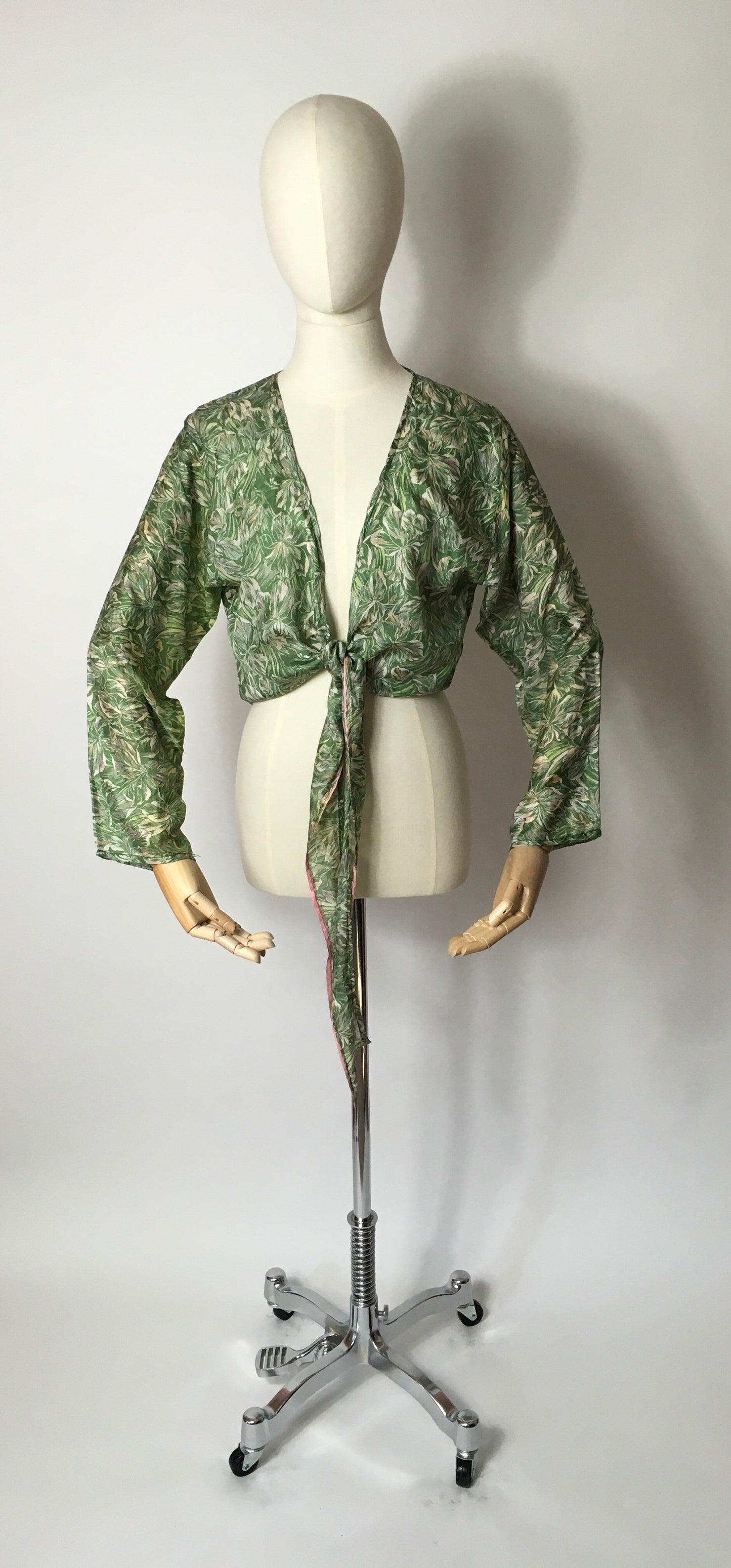Original 1930’s Floral Silk Wrap / Bolero - In a beautiful Angelic Colour Pallet