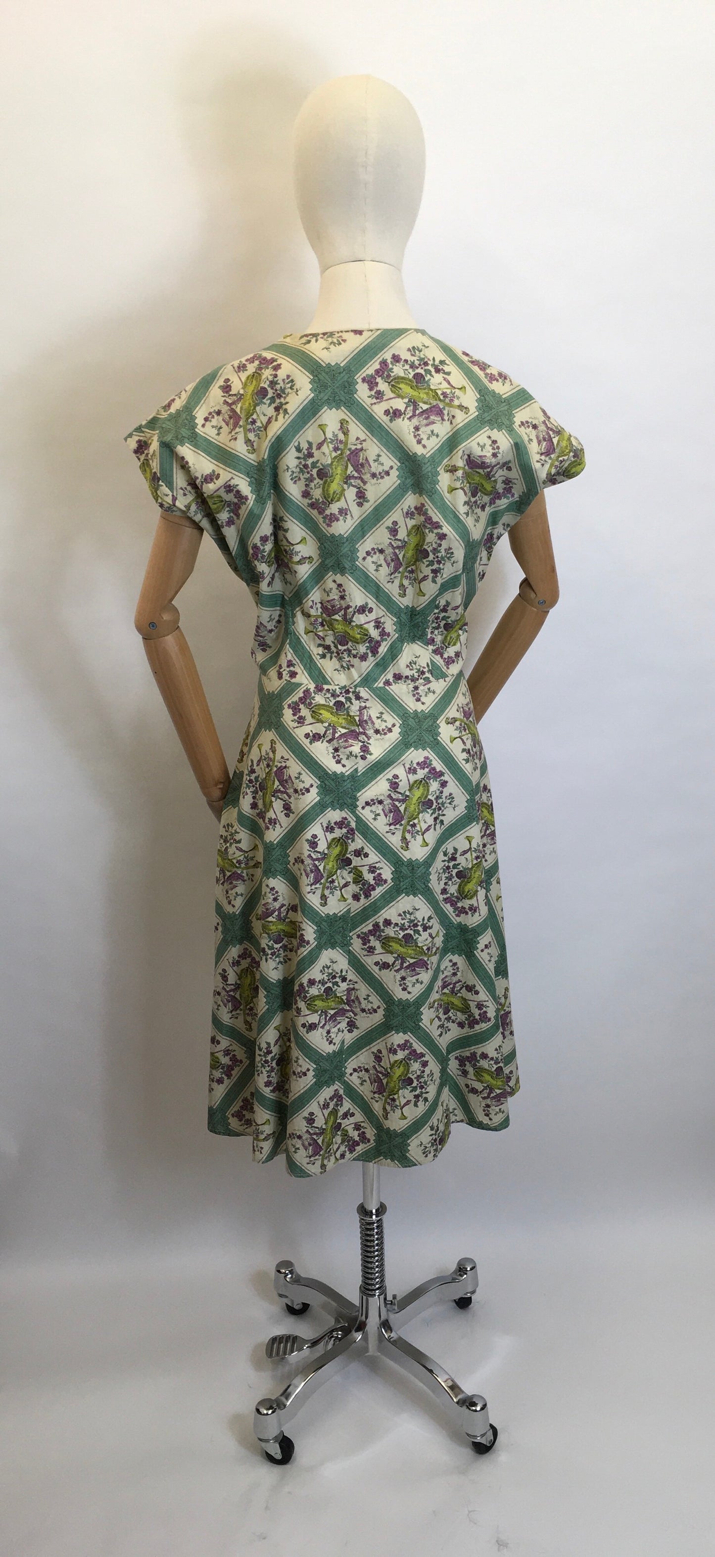 Original 1940's VOLUP Novelty Print - Featuring Amazing Roulette Loop Detailing