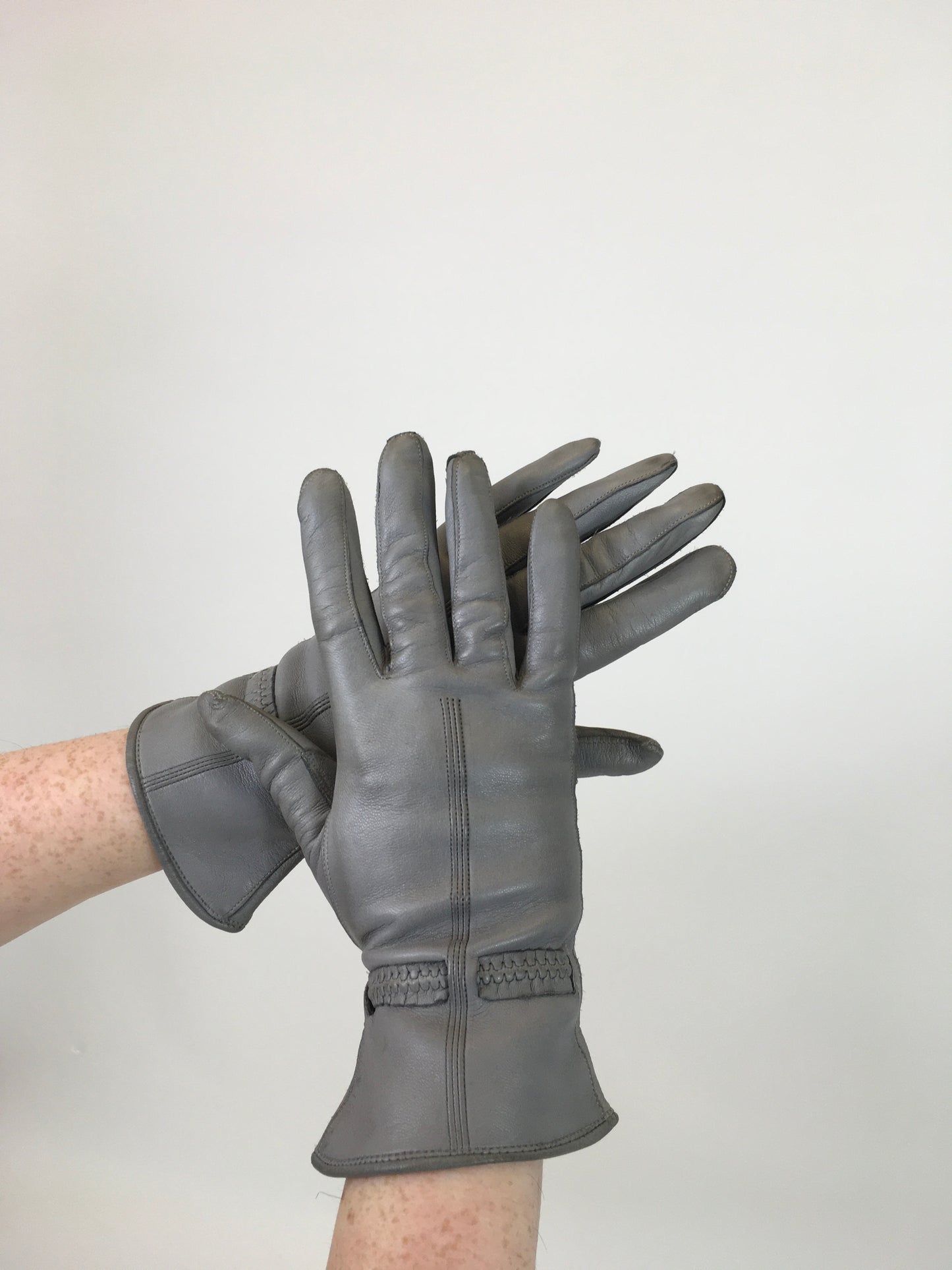 Original Fabulous 1940's CC41 Utility Gloves - In A Powdered Grey Leather