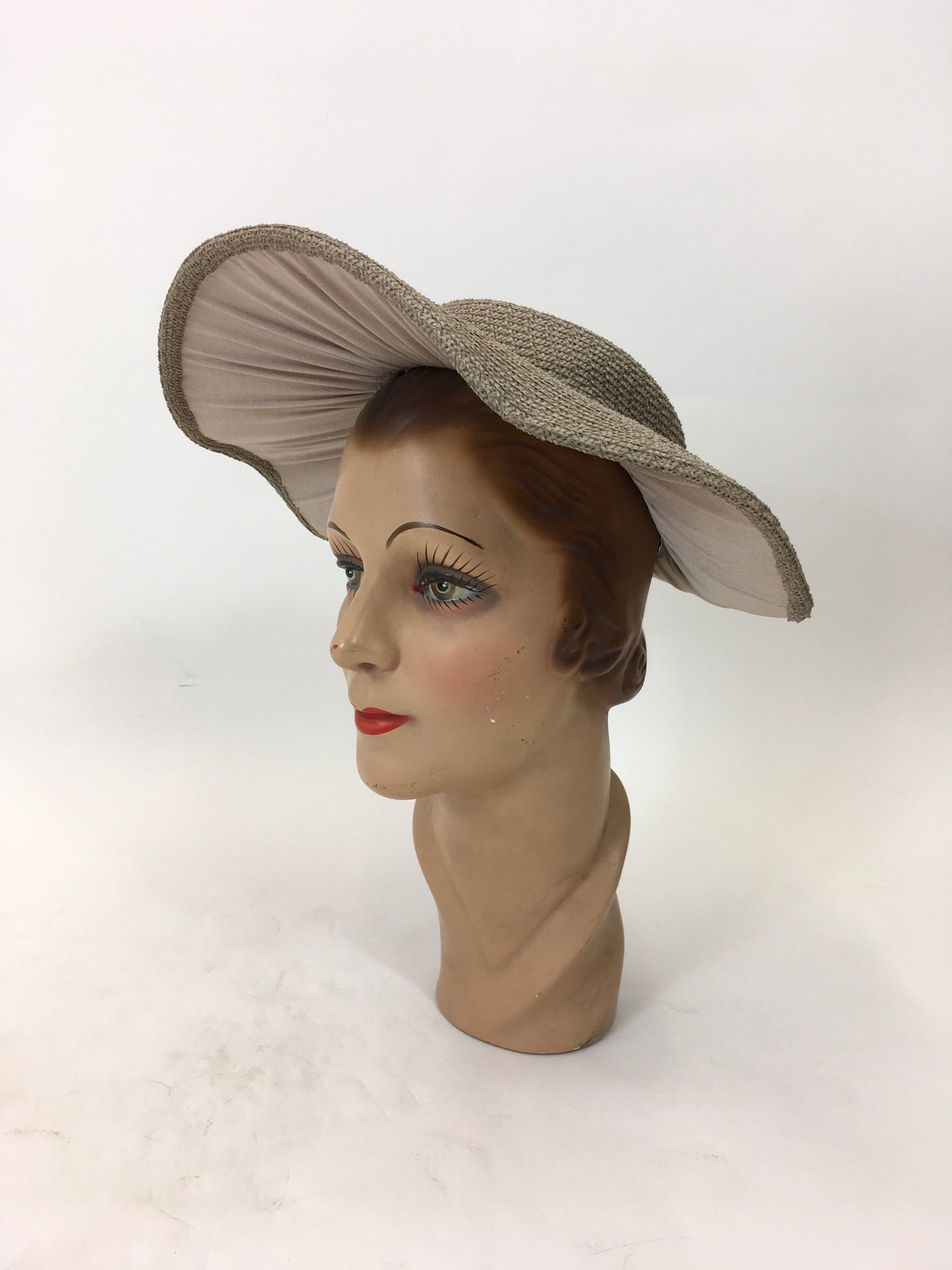 Original 1940's Fabulous Woven Raffia Hat - In A Soft Mushroom With Back Bow Detailing