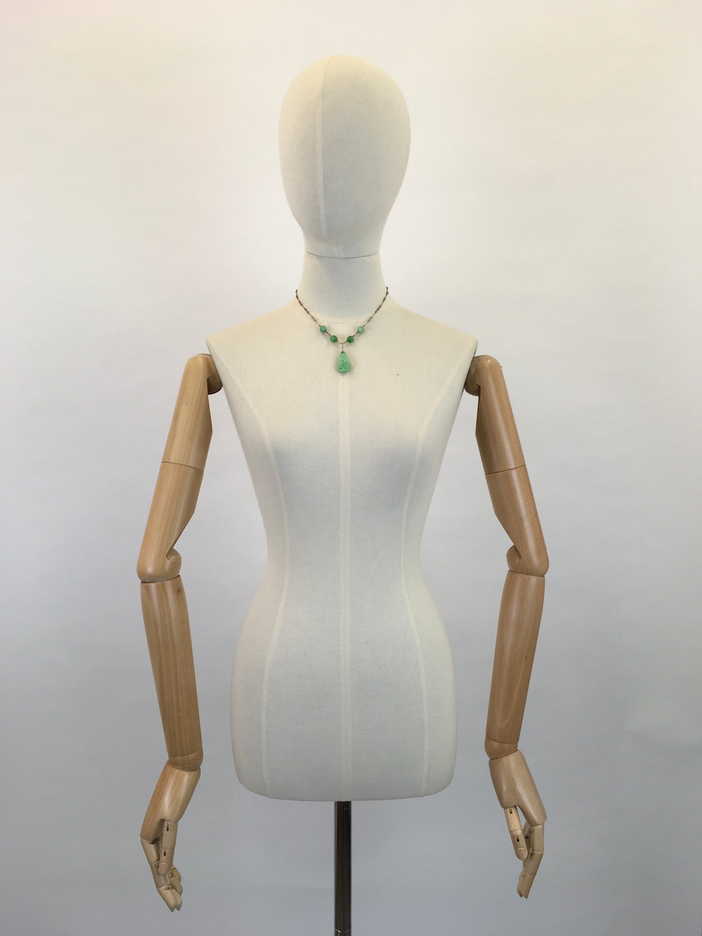 Original 1930s Necklace In The Iconic 30’s Green - Glass Beads and Pressed Glass