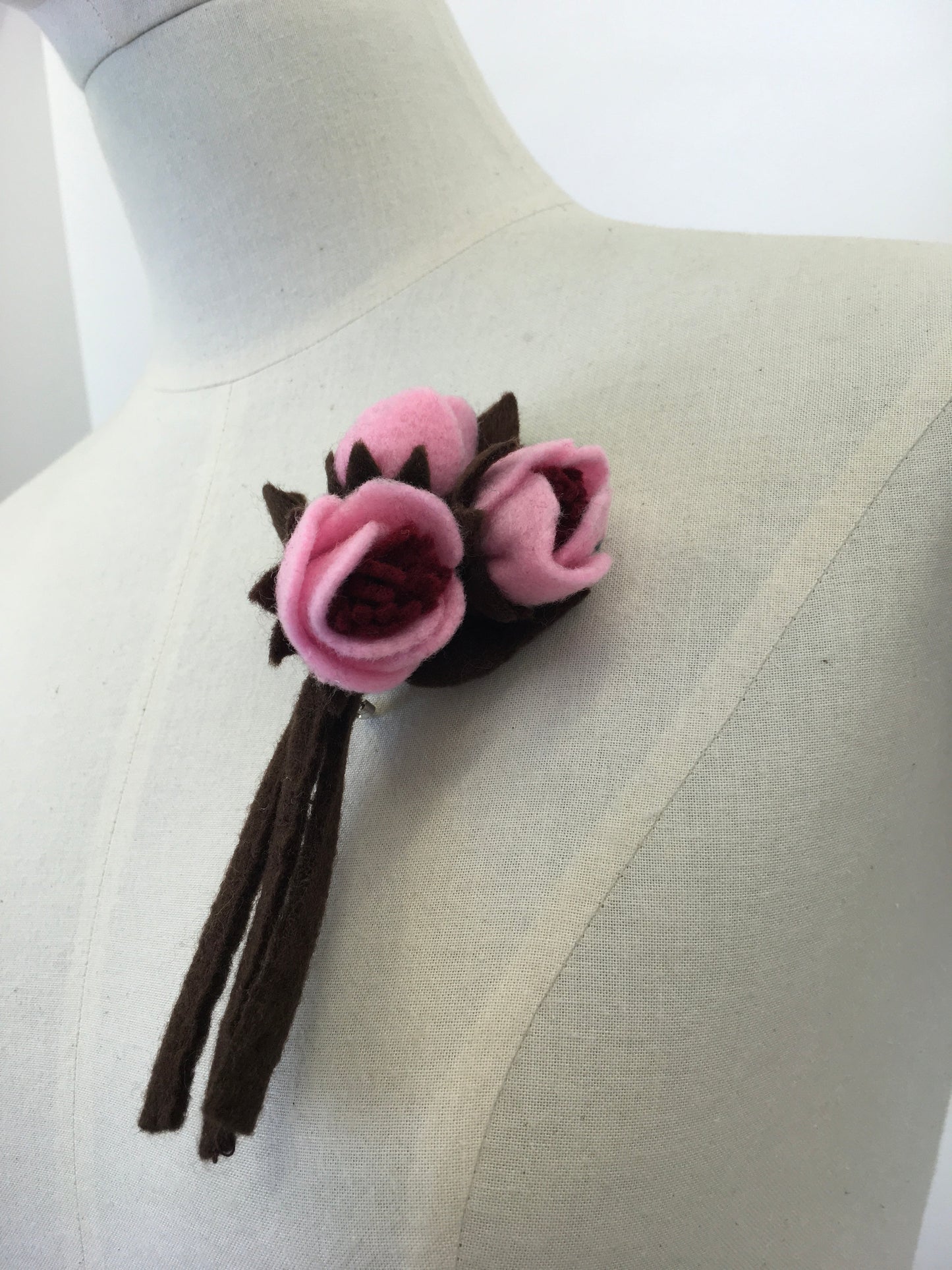 Reproduction 1940s Make Do and Mend Felt Flower Corsage Brooch - In Pink  & Green