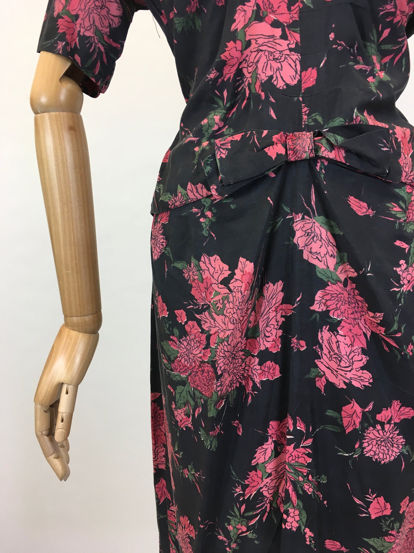 Original 1950’s Fabulous Wiggle Dress - In A Lovely Floral Silk