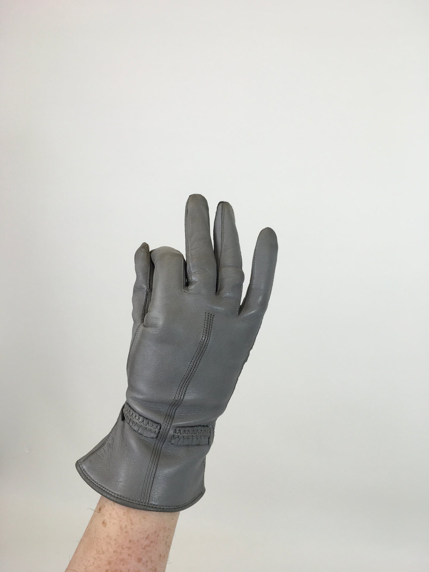 Original Fabulous 1940's CC41 Utility Gloves - In A Powdered Grey Leather