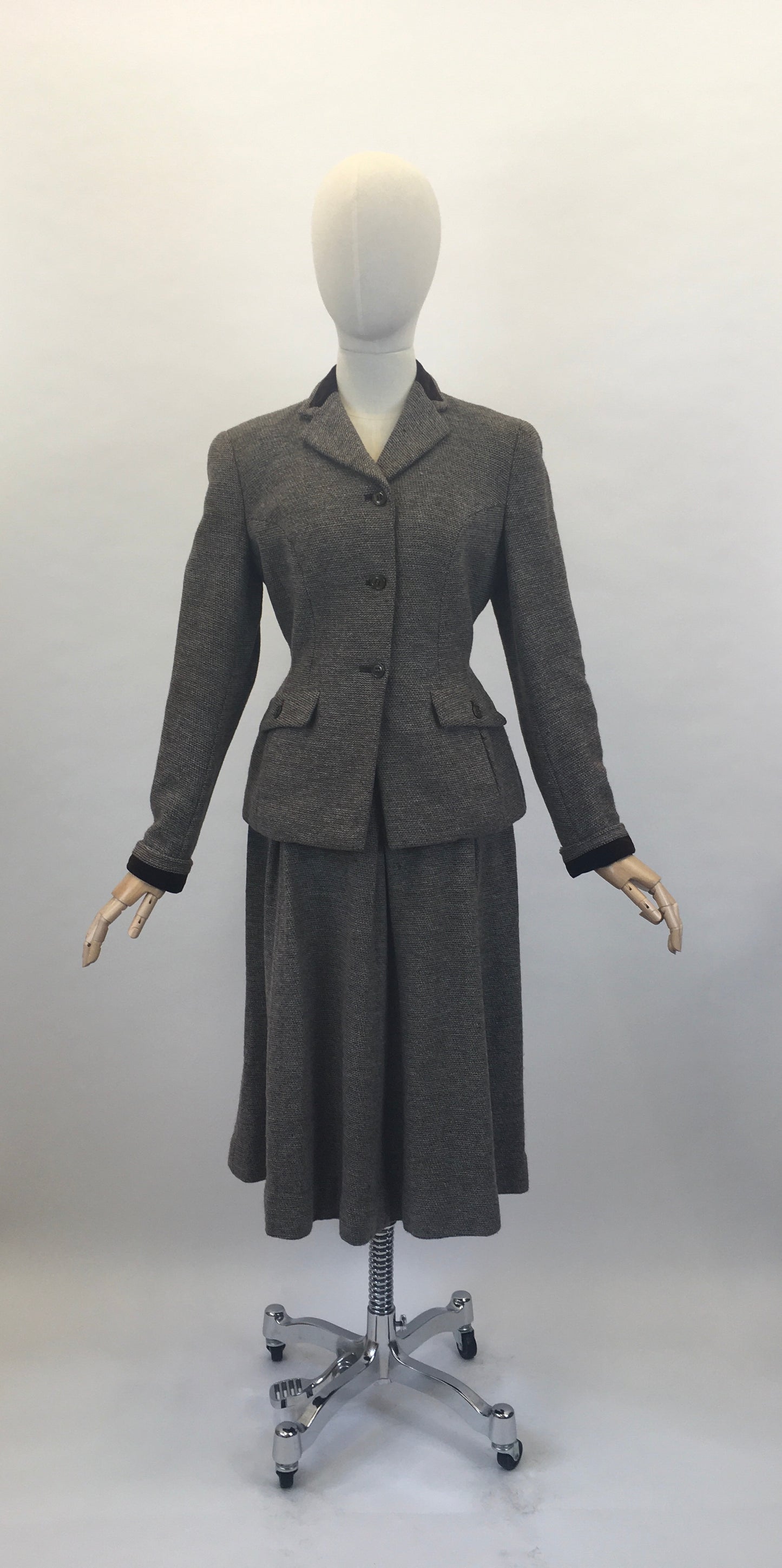 Original 1940’s Beautiful ‘ Hebe Sports ‘ Suit - In A Brown & Cream Woollen Tweed With Brown Velvet Trim