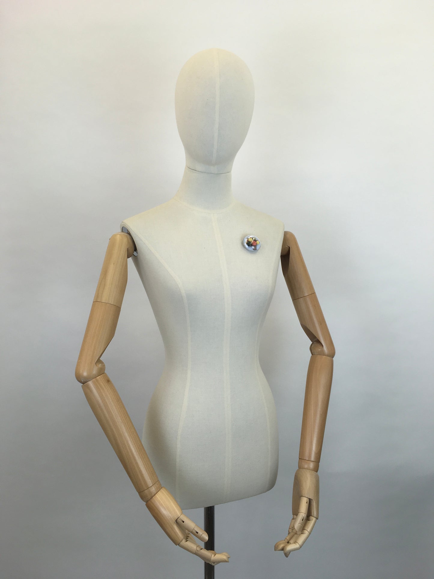 Original 1940s Lucite Brooch With Dried Flower Basket - In Lovely Soft Pastels