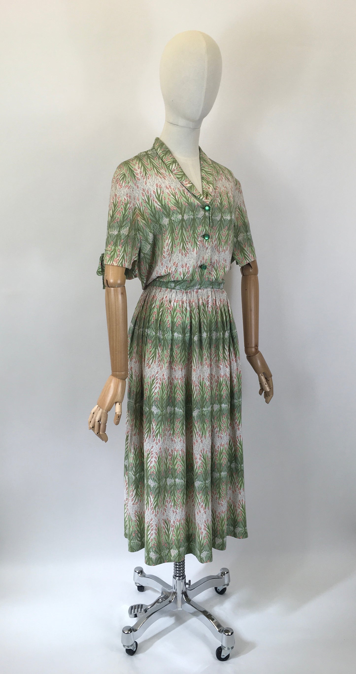 Original 1940’s Stunning Rayon Crepe Dress - In the Prettiest Floral in Powdered Rose and Green