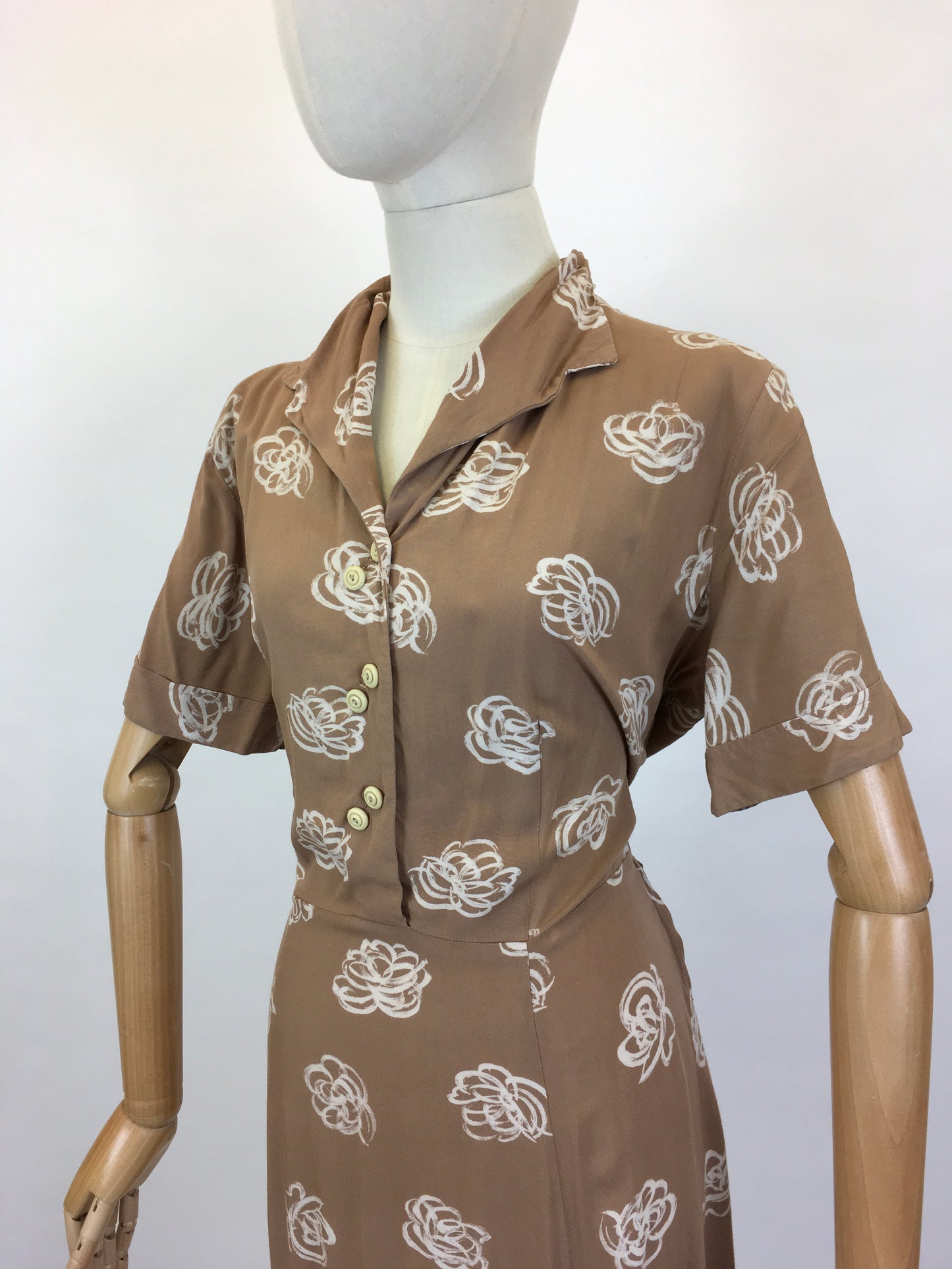 Original 1940’s VOLUP Day Dress - In A Brown & White Floral Swirl Print Cotton