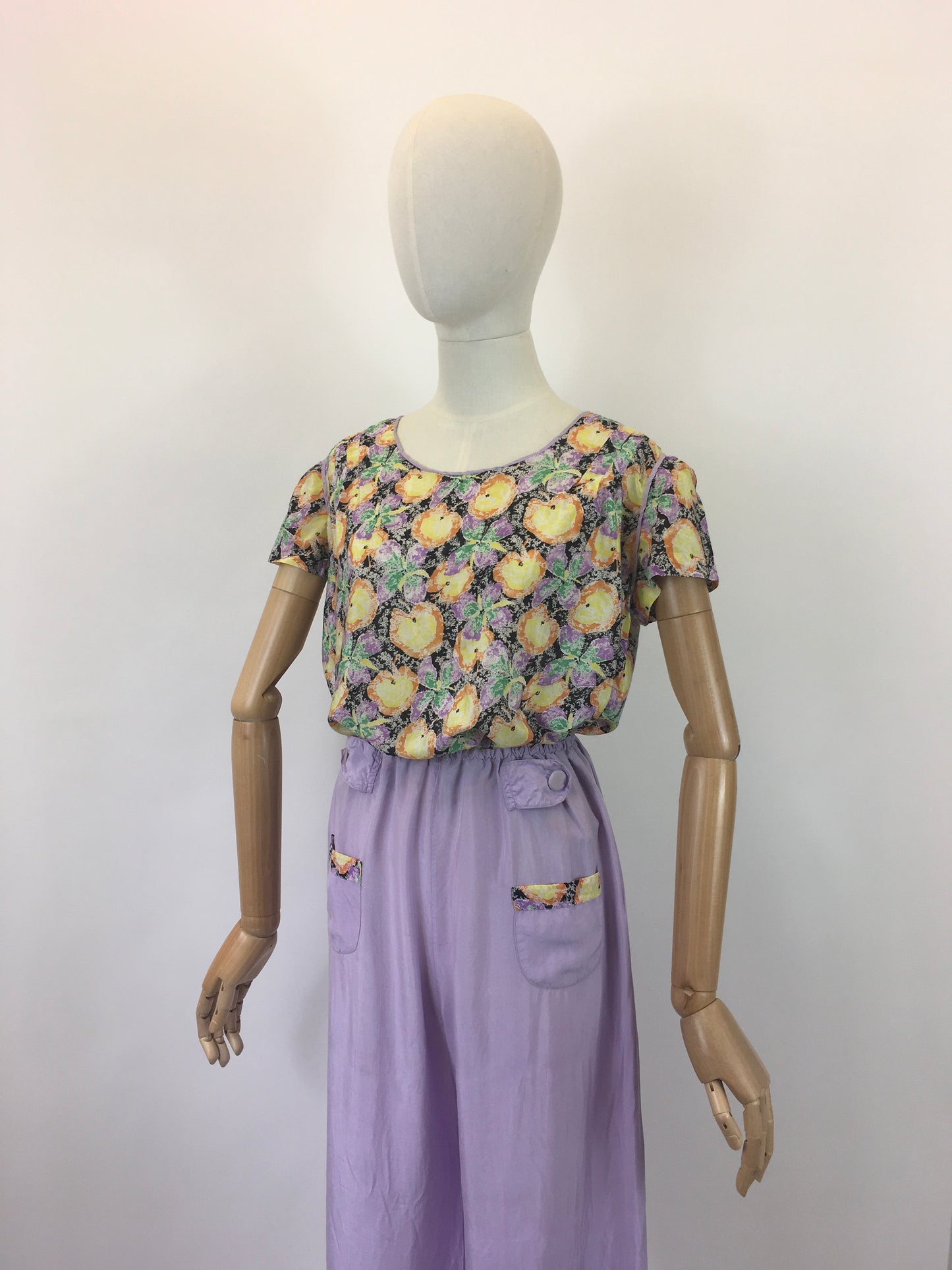 Original 1930’s Sublime 3pc Beach Pyjamas Set - In Powdered Lilac & Fruit Print Silk