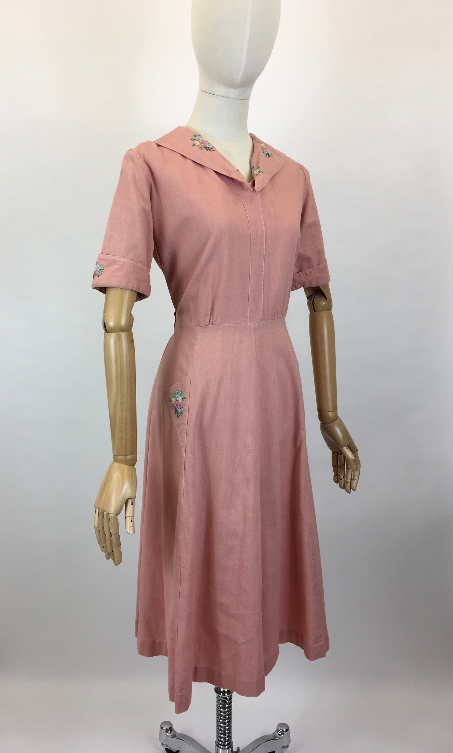 Original 1940’s Darling Powdered Pink Day Dress with Floral Embroidery - A Lovely WarTime Silhouette